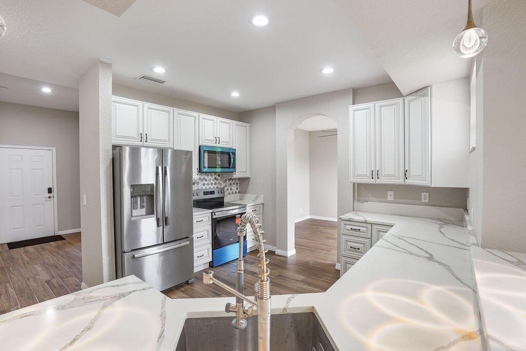 942 SW IDOL Avenue, Port St. Lucie, FL 34953, Port St. Lucie - Photo 3