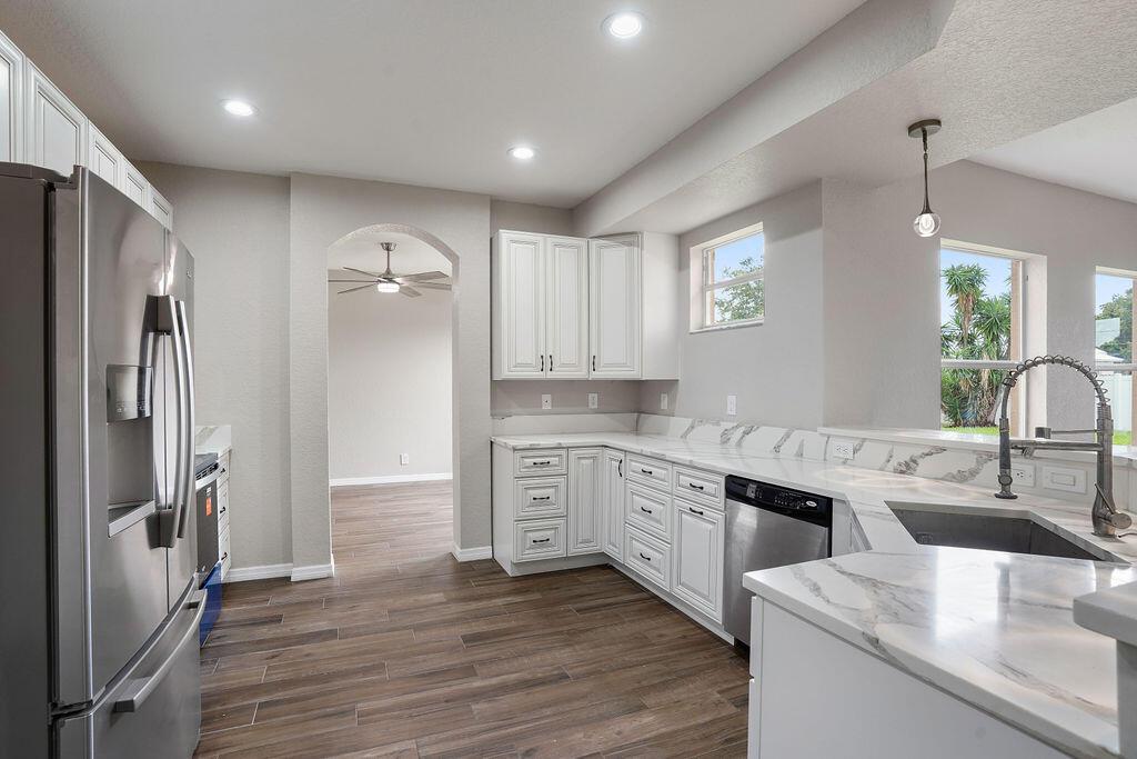 942 SW IDOL Avenue, Port St. Lucie, FL 34953, Port St. Lucie - Photo 4