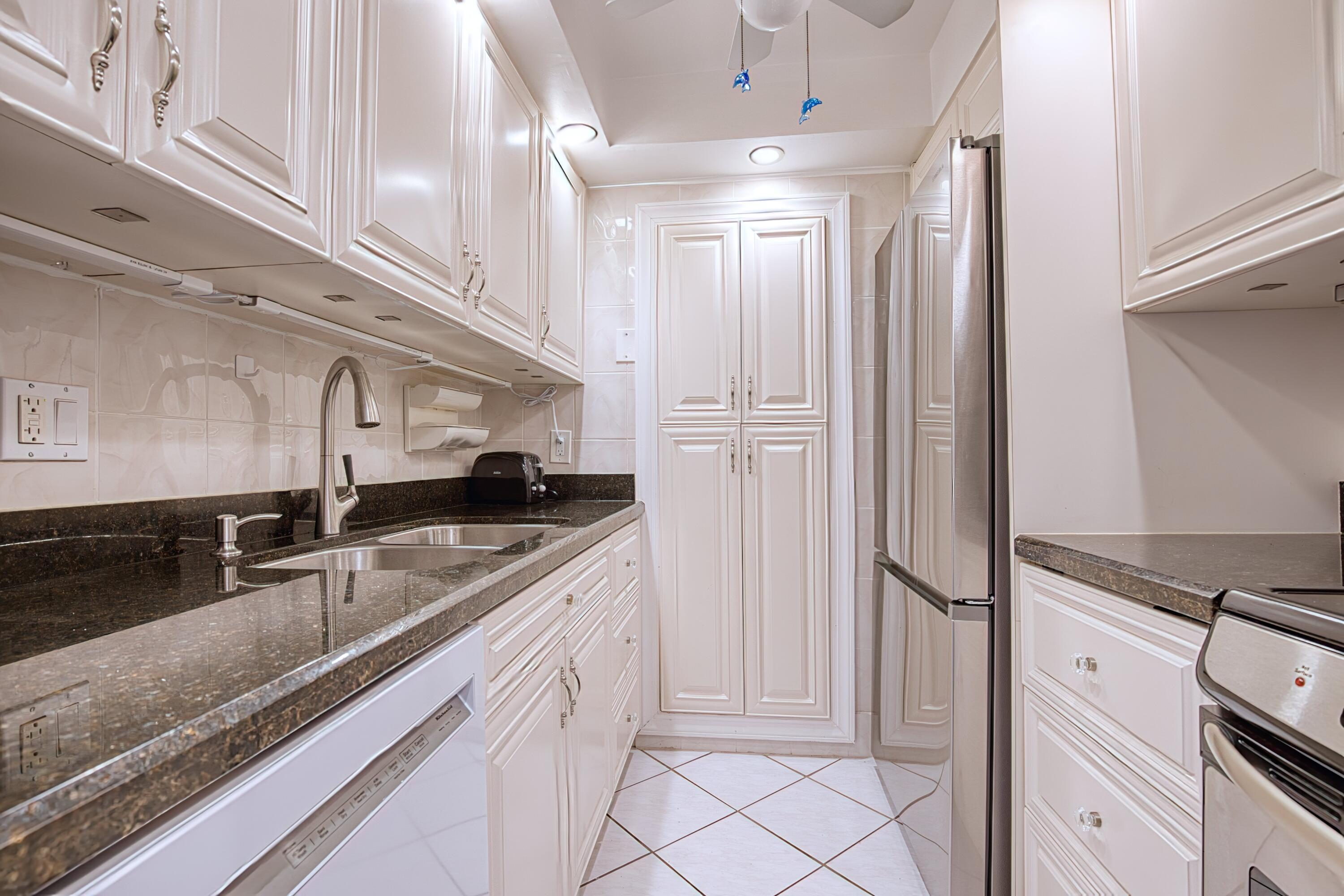 111 BRINY Avenue 16-08, Pompano Beach, FL 33062, Pompano Beach - Photo 3