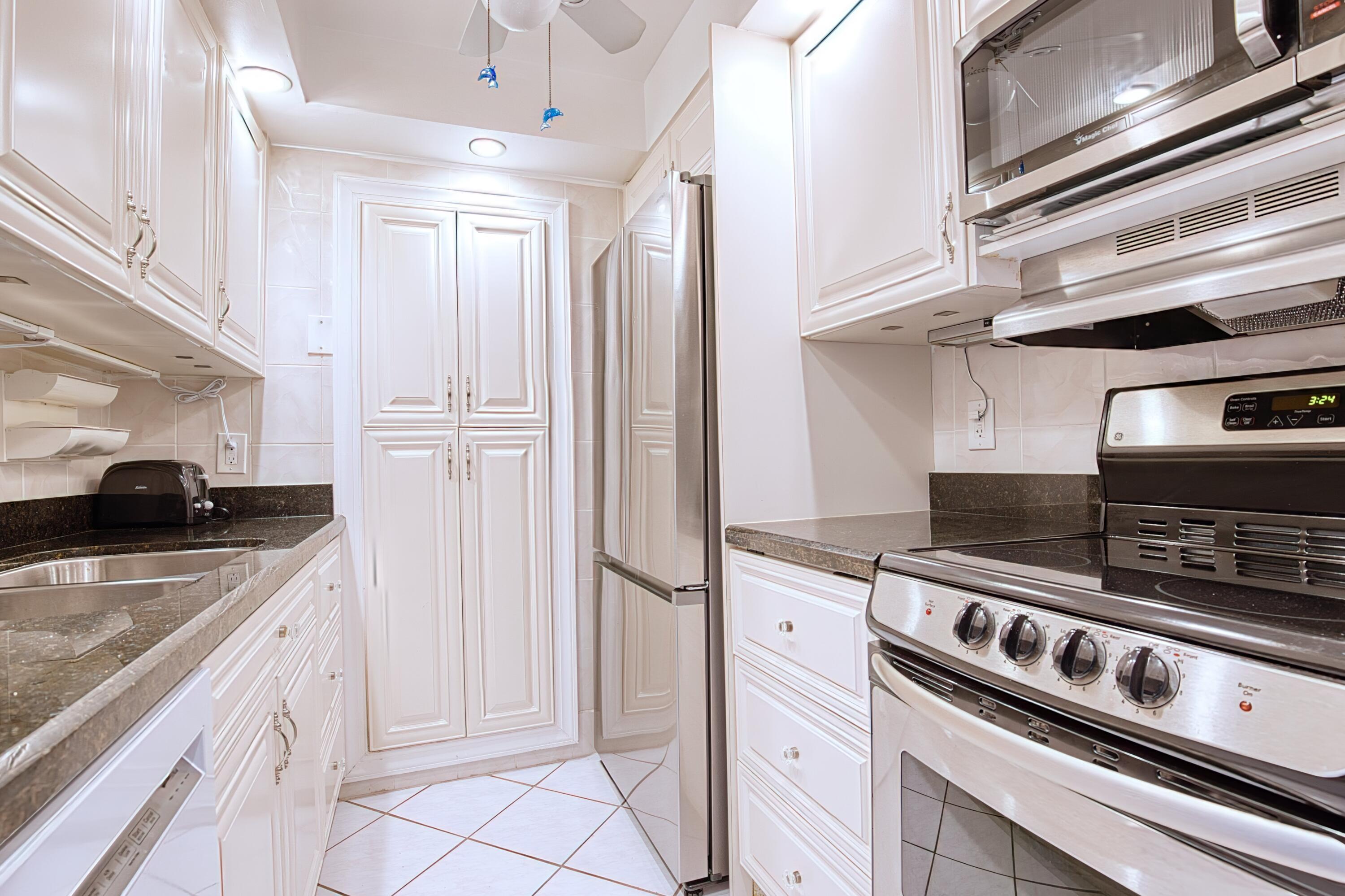 111 BRINY Avenue 16-08, Pompano Beach, FL 33062, Pompano Beach - Photo 4