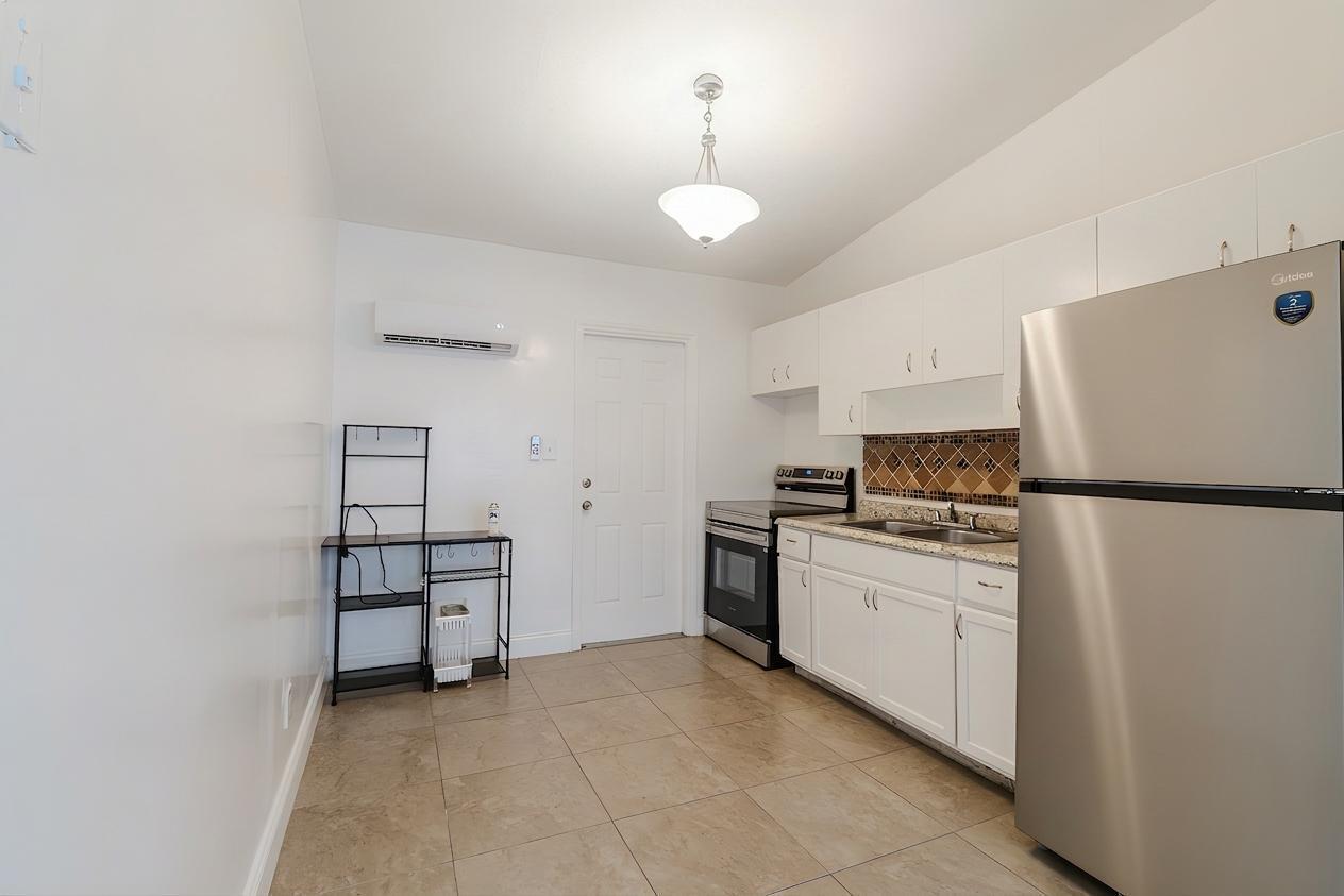 630 NW 15th Terrace 1-2, Fort Lauderdale, FL 33311, Fort Lauderdale - Photo 3