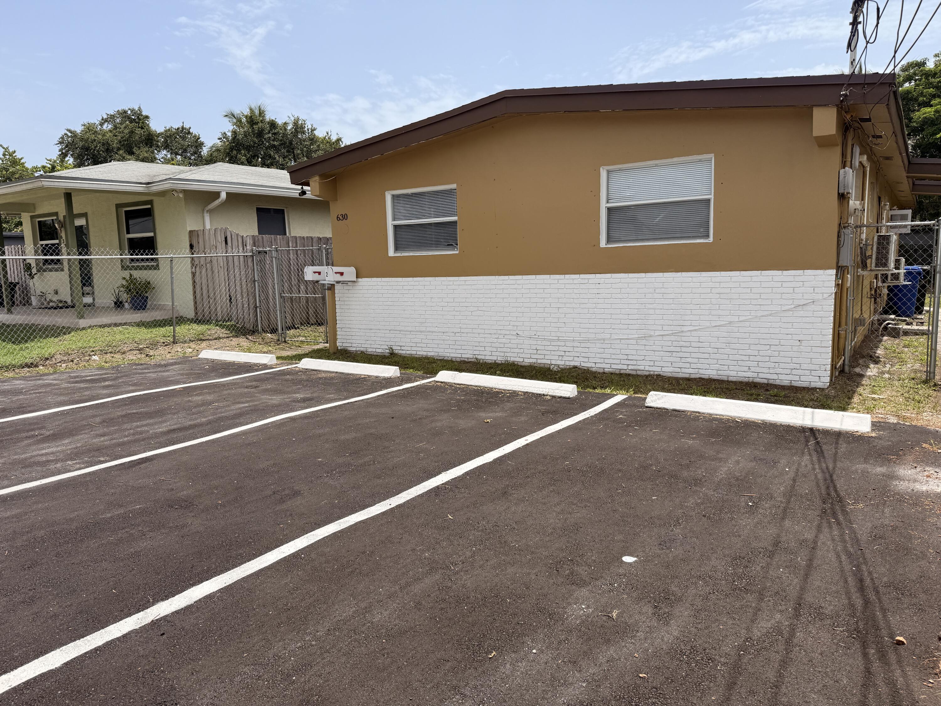 630 NW 15th Terrace 1-2, Fort Lauderdale, FL 33311, Fort Lauderdale - Photo 2