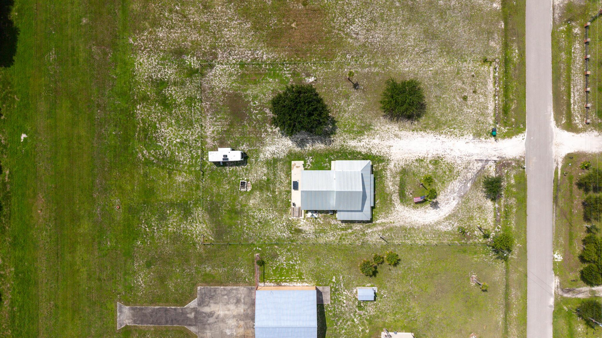 19695 NW 80th Drive, Okeechobee, FL 34972, Okeechobee - Photo 2