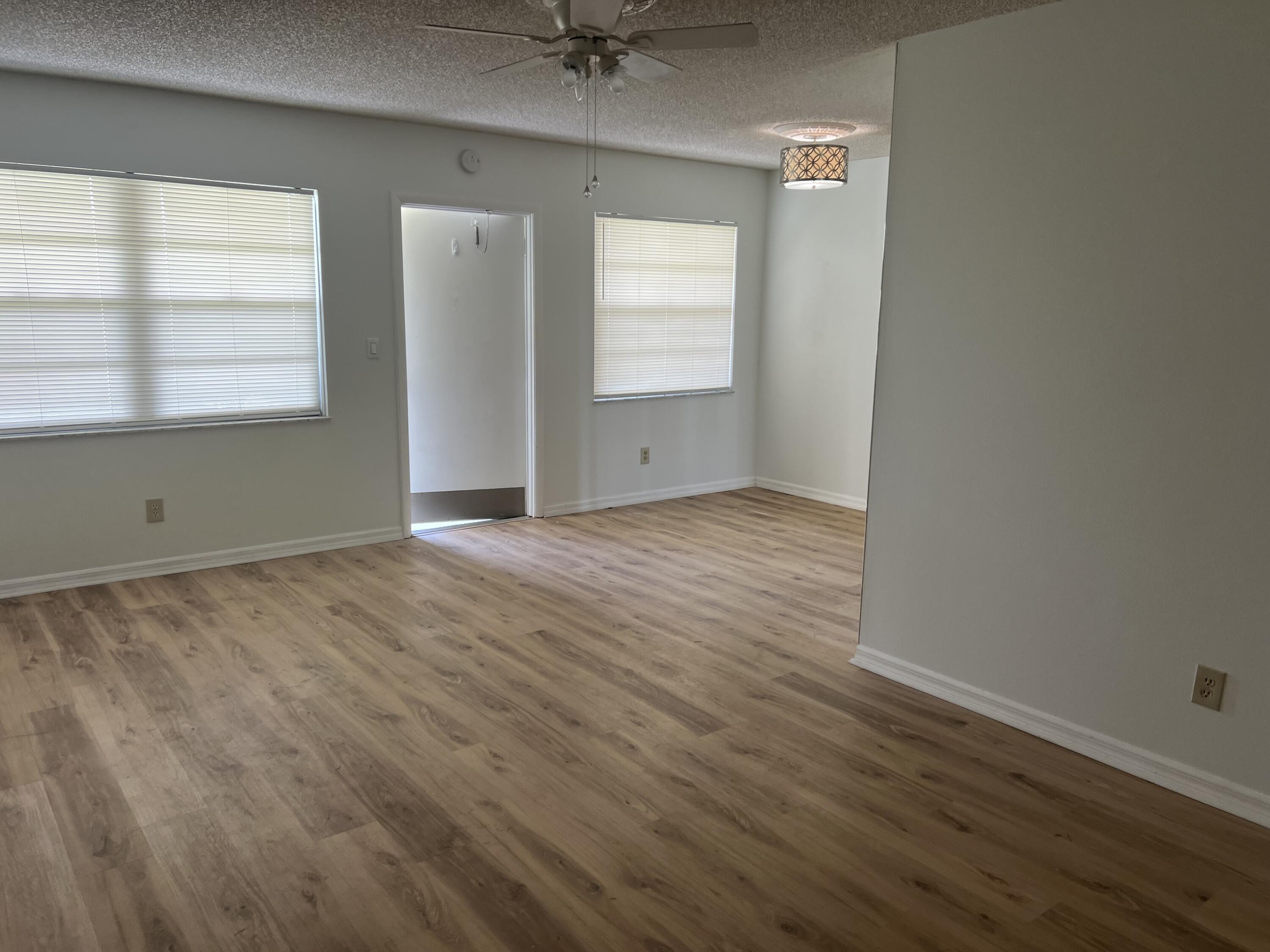 98 Spring Lake Drive 103, Vero Beach, FL 32962, Vero Beach - Photo 4