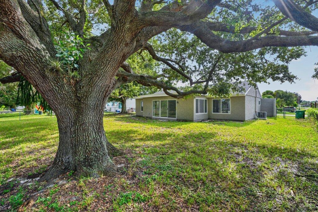 302 SW Kentwood Road, Port St. Lucie, FL 34953, Port St. Lucie - Photo 5