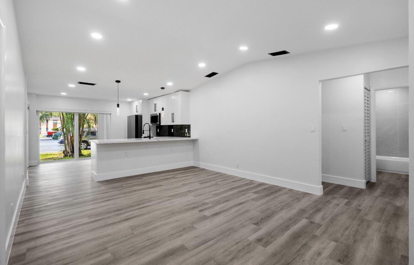 5586 N LAKEWOOD Circle A, Margate, FL 33063, Margate - Photo 2