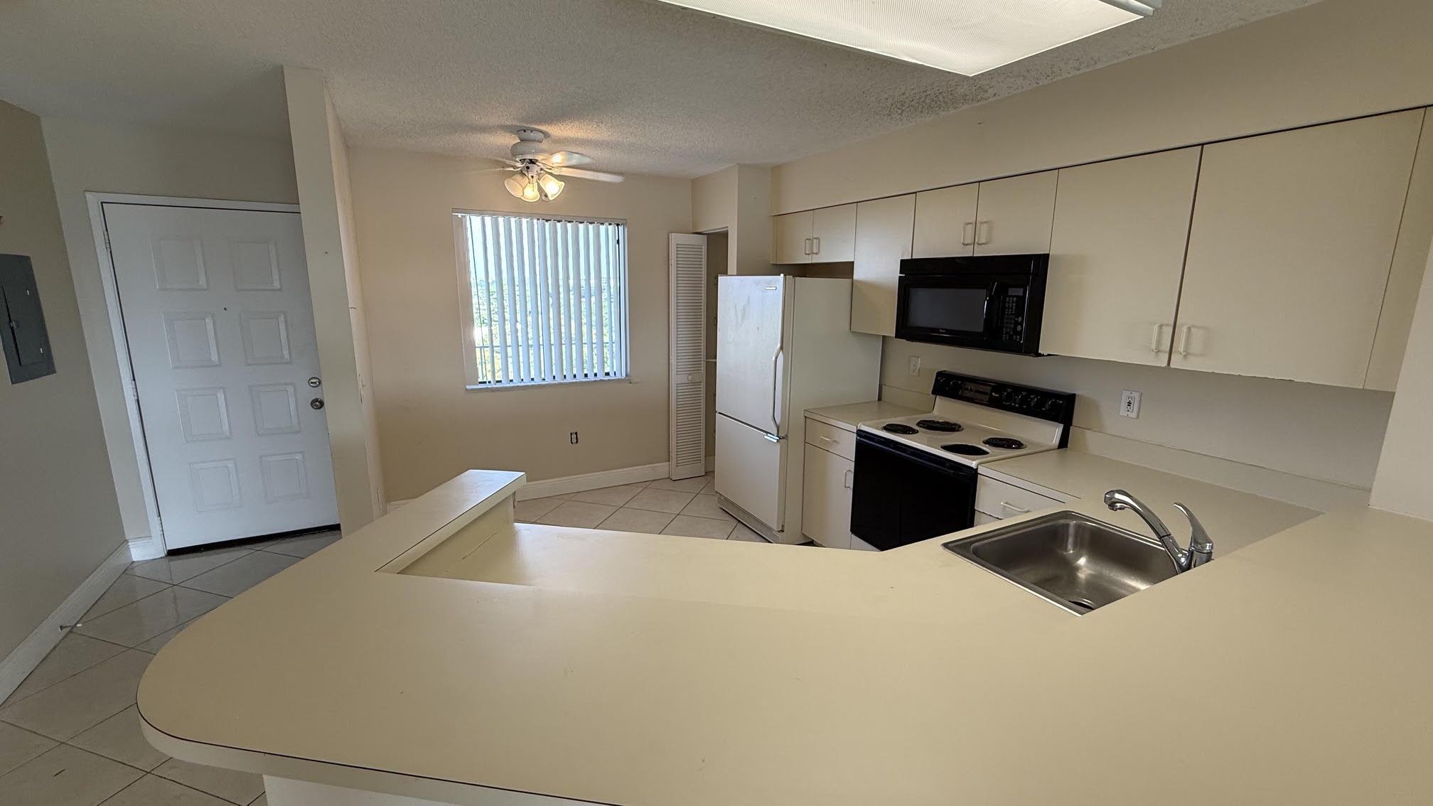2334 S Cypress Bend Drive 802, Pompano Beach, FL 33069, Pompano Beach - Photo 4