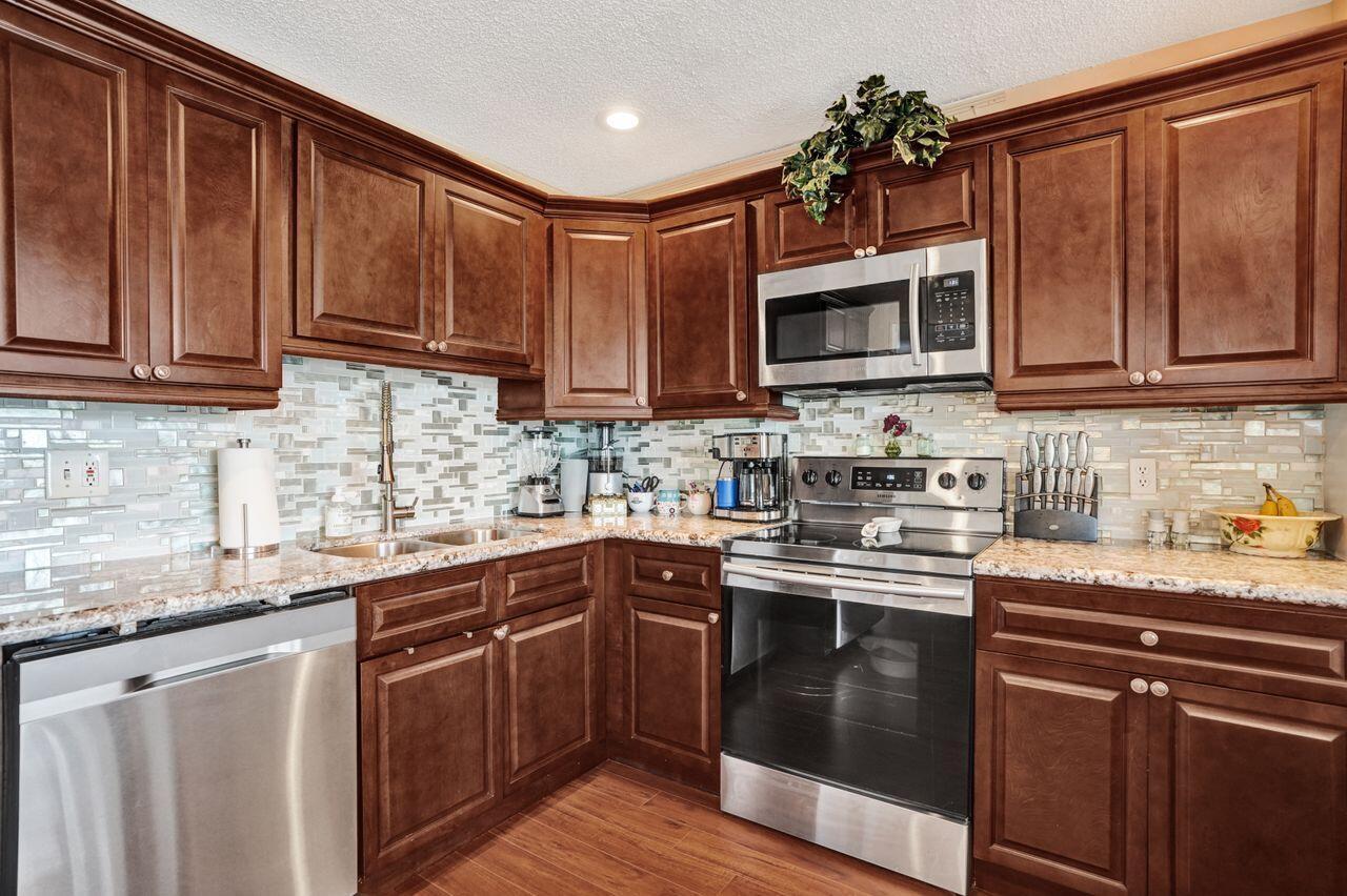 4737 Grapevine Way, Davie, FL 33331, Davie - Photo 4