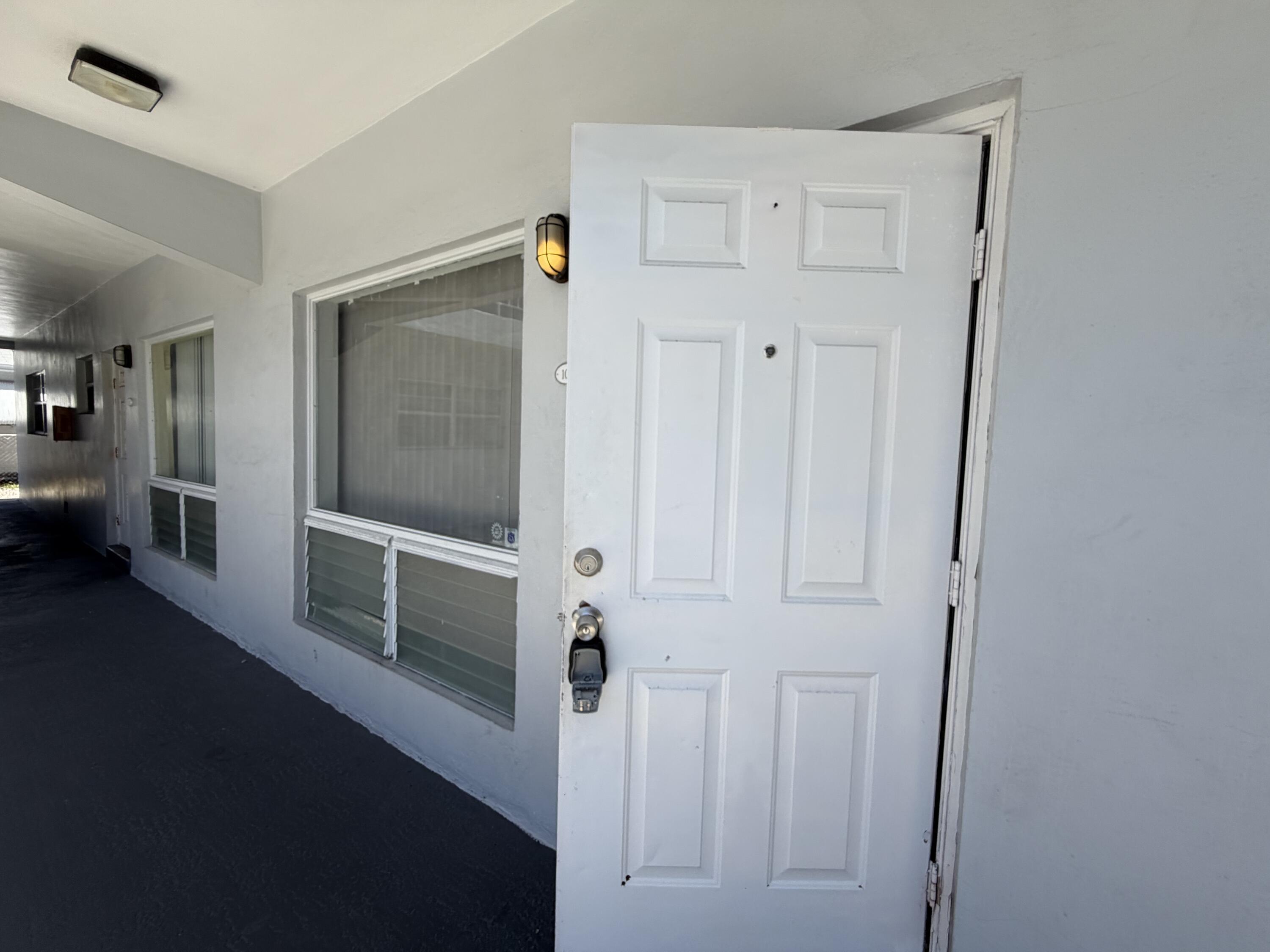 915 NE 8th Street 104, Hallandale Beach, FL 33009, Hallandale Beach