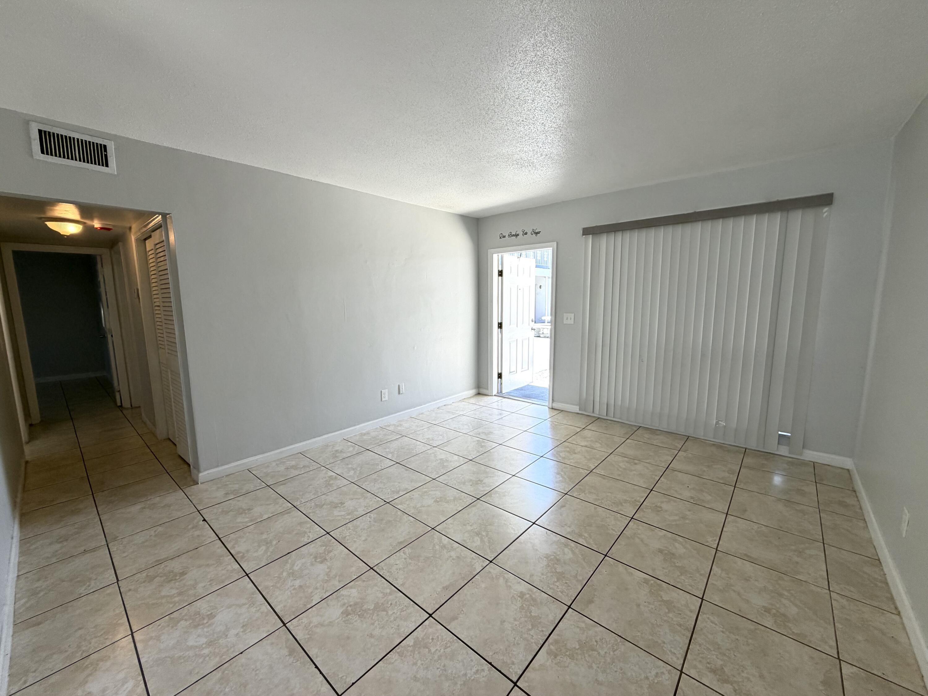 915 NE 8th Street 104, Hallandale Beach, FL 33009, Hallandale Beach - Photo 5