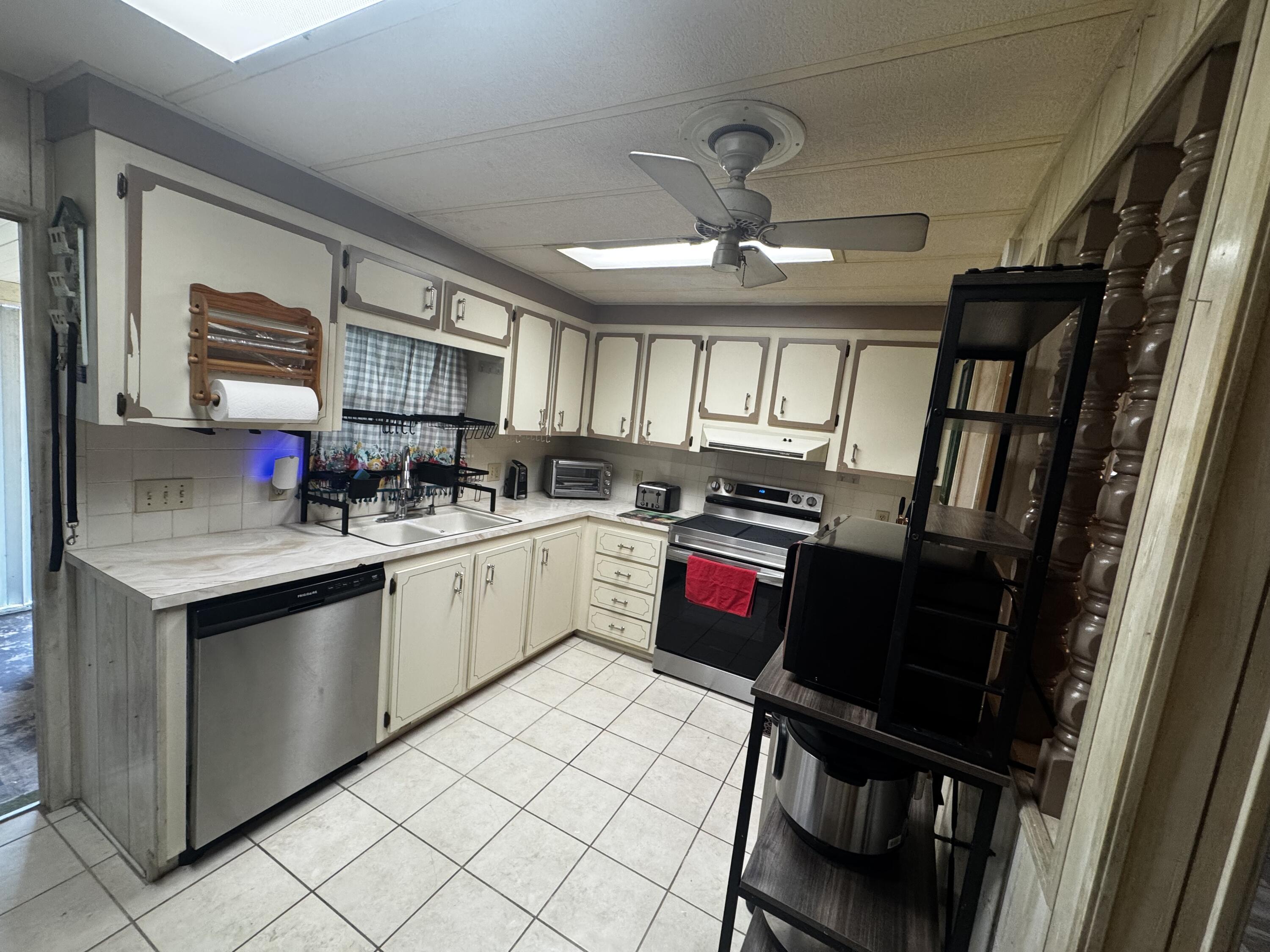 6165 N joshua Lane, Lantana, FL 33462, Lantana - Photo 3