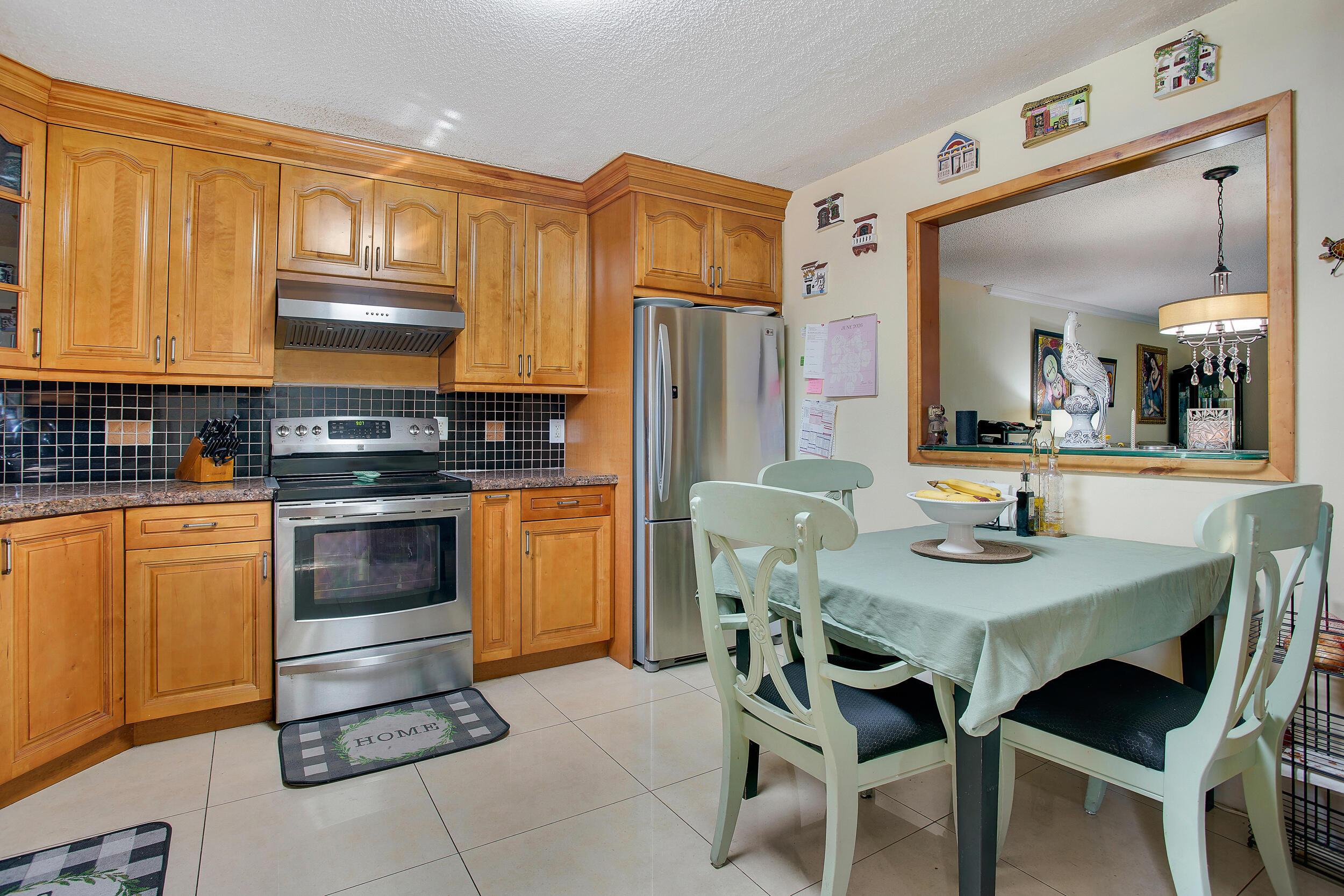 211 S Hollybrook Drive 107, Pembroke Pines, FL 33025, Pembroke Pines - Photo 2