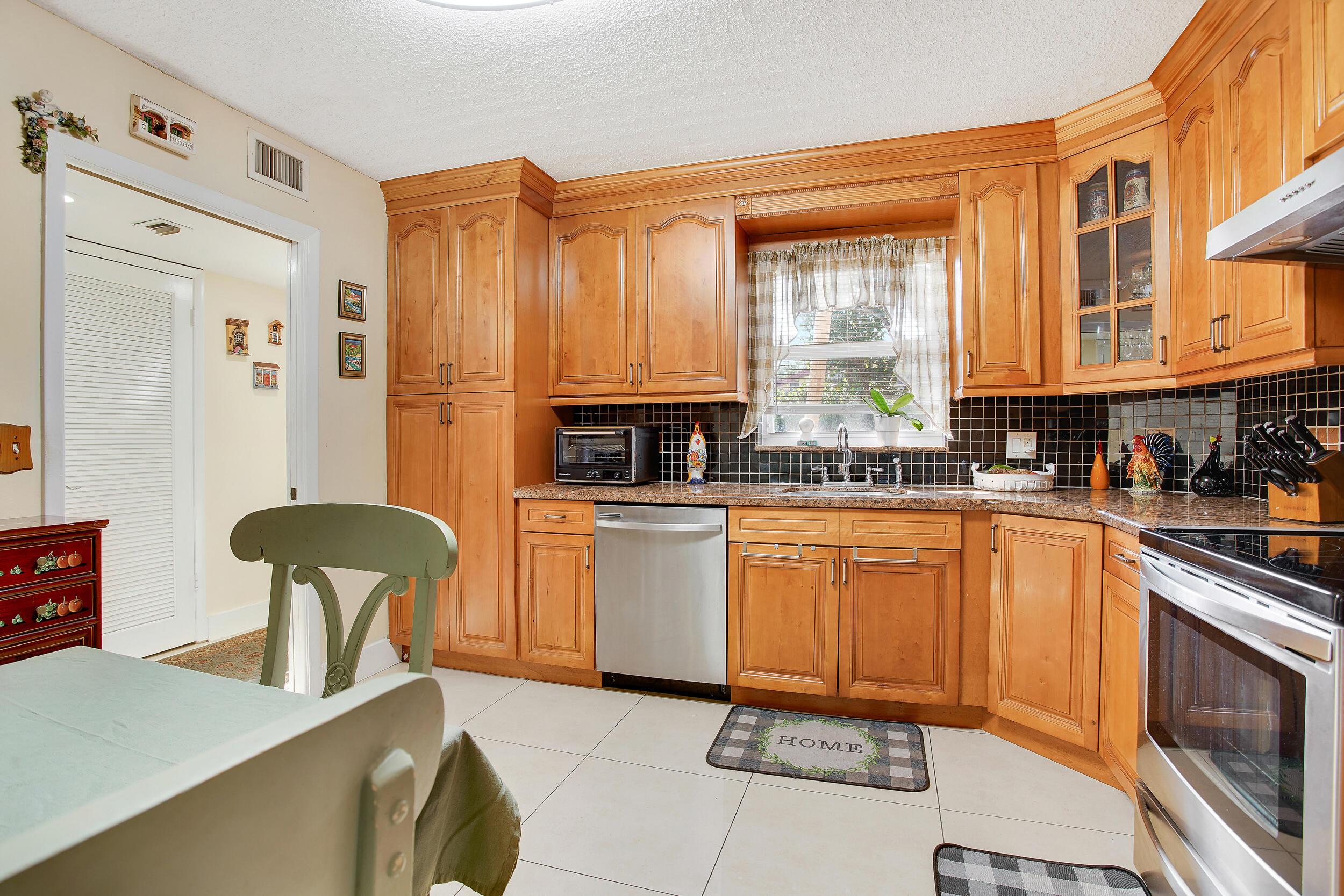 211 S Hollybrook Drive 107, Pembroke Pines, FL 33025, Pembroke Pines - Photo 3