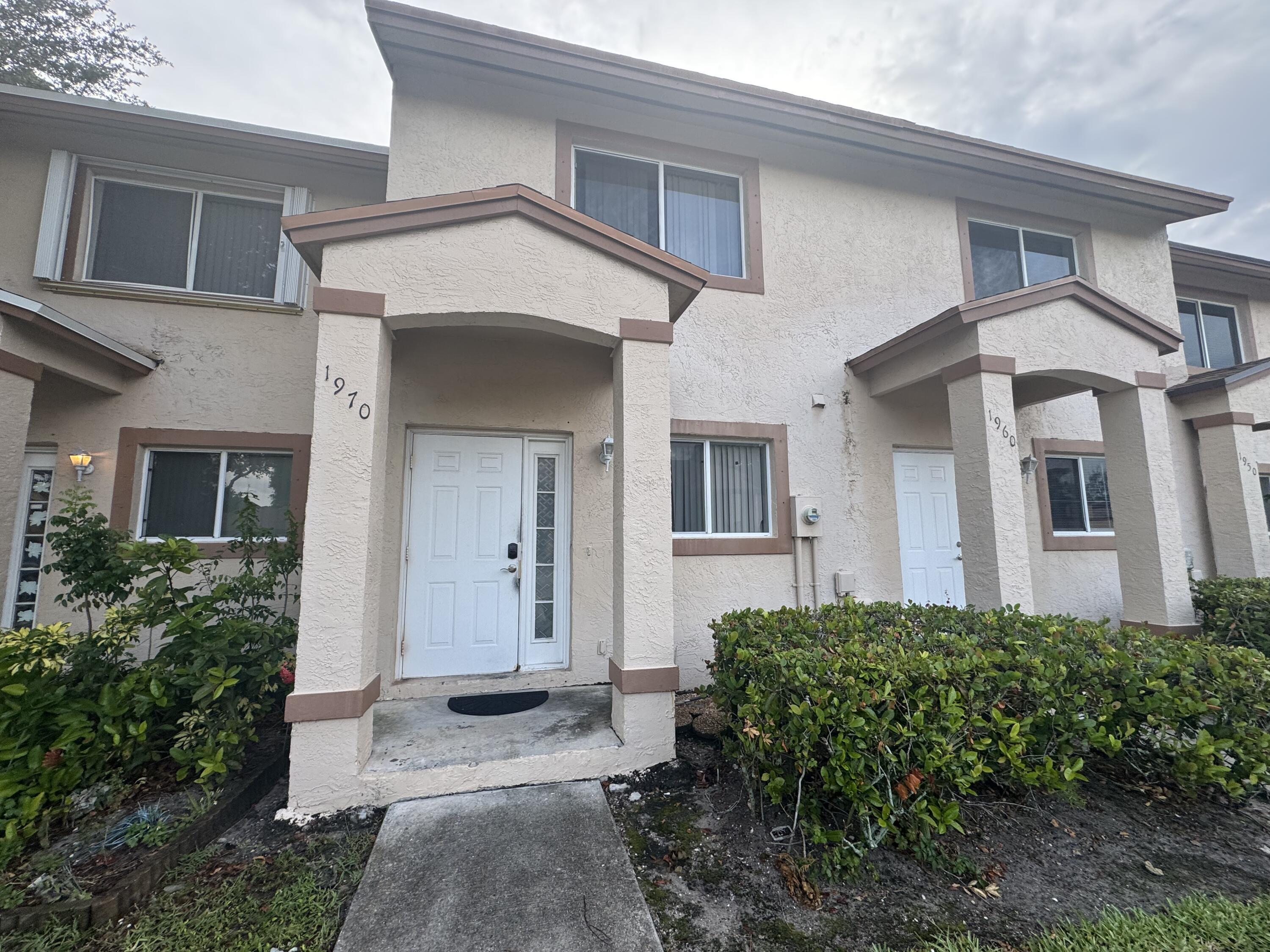 1970 LAKEVIEW Drive W, Royal Palm Beach, FL 33411, Royal Palm Beach