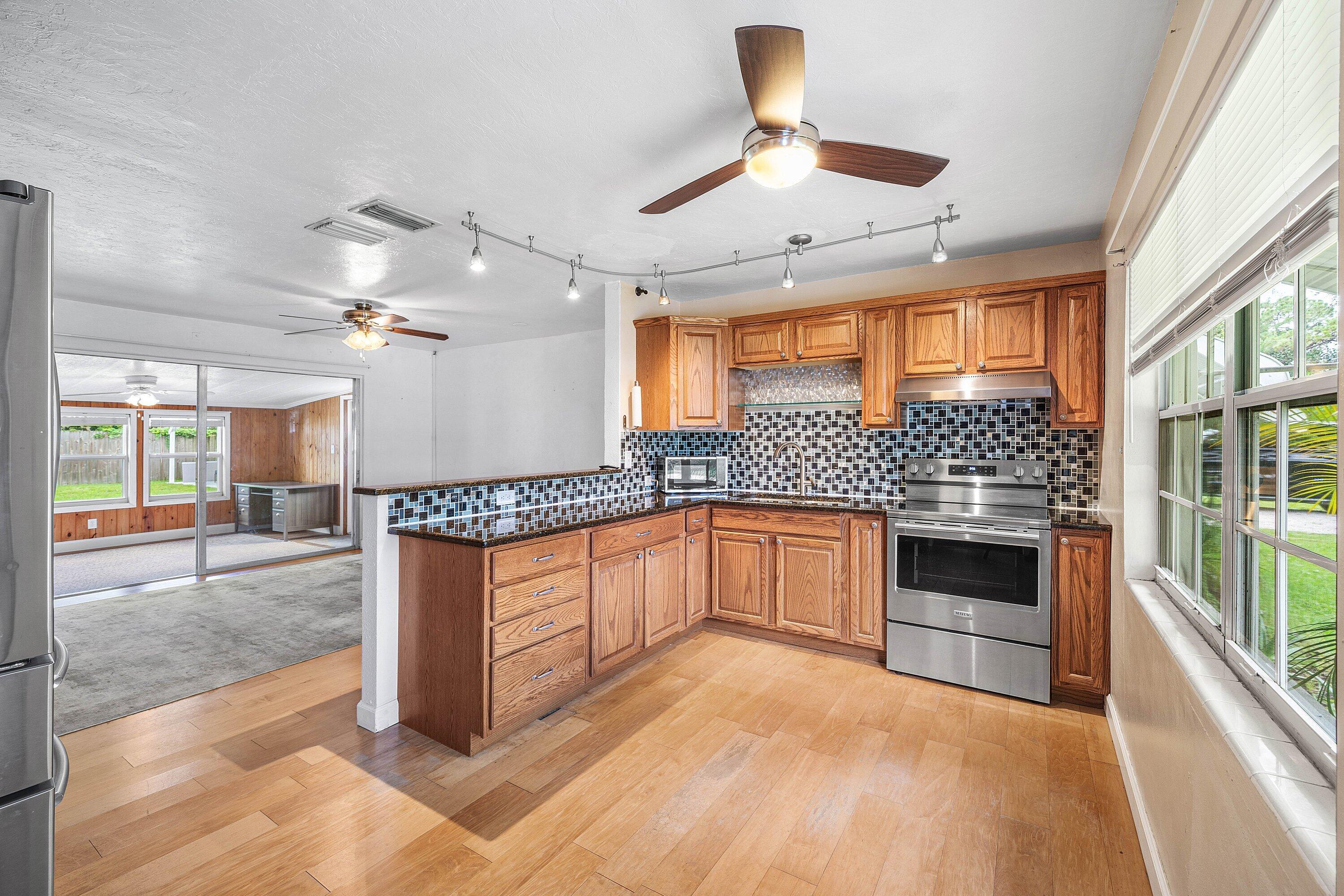 5709 SE Indigo Avenue, Stuart, FL 34997, Stuart - Photo 4