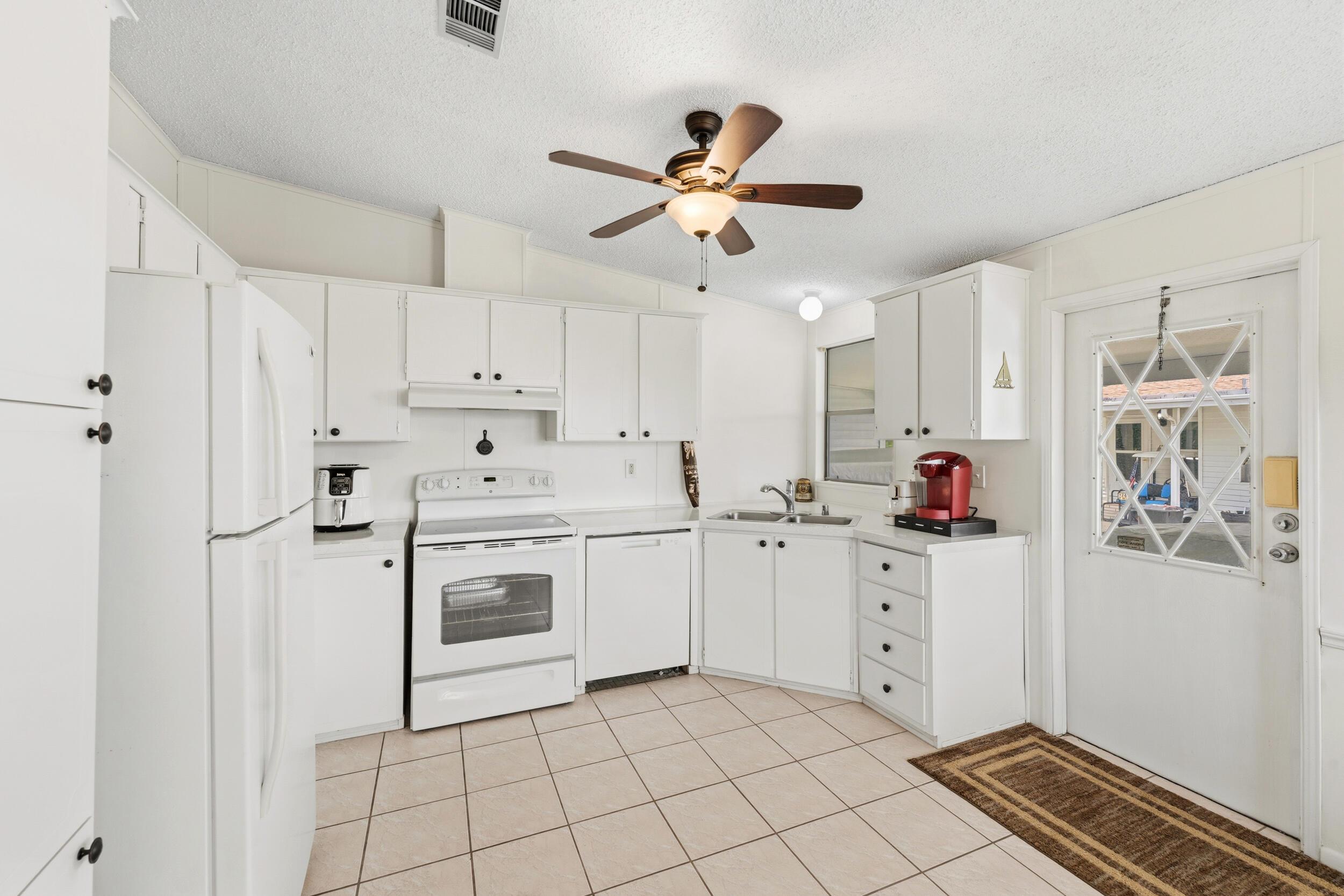 3179 Columbrina Circle, Port St. Lucie, FL 34952, Port St. Lucie - Photo 4