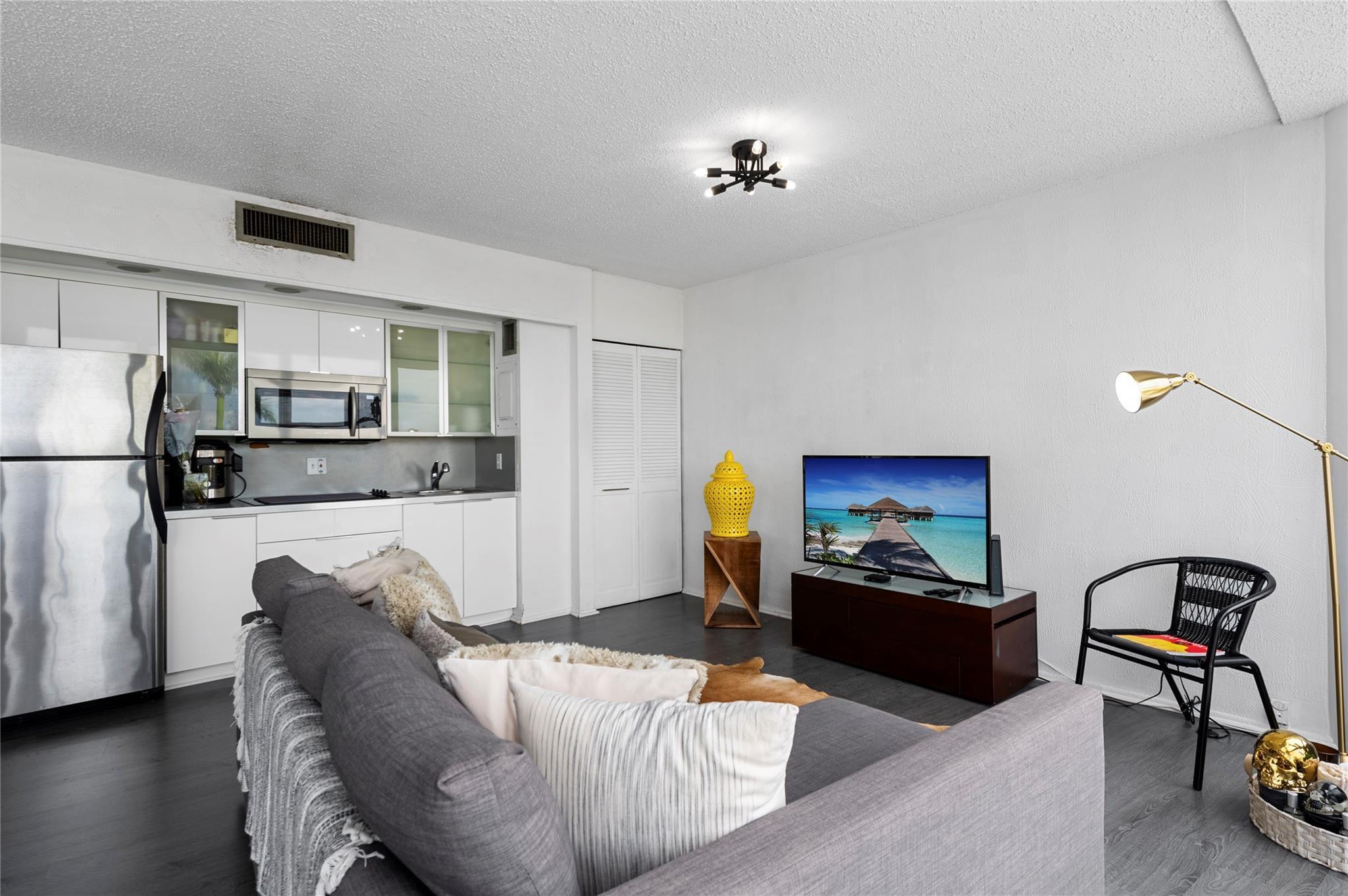 900 Bay Drive 303, Miami Beach, FL 33141, Miami Beach - Photo 4