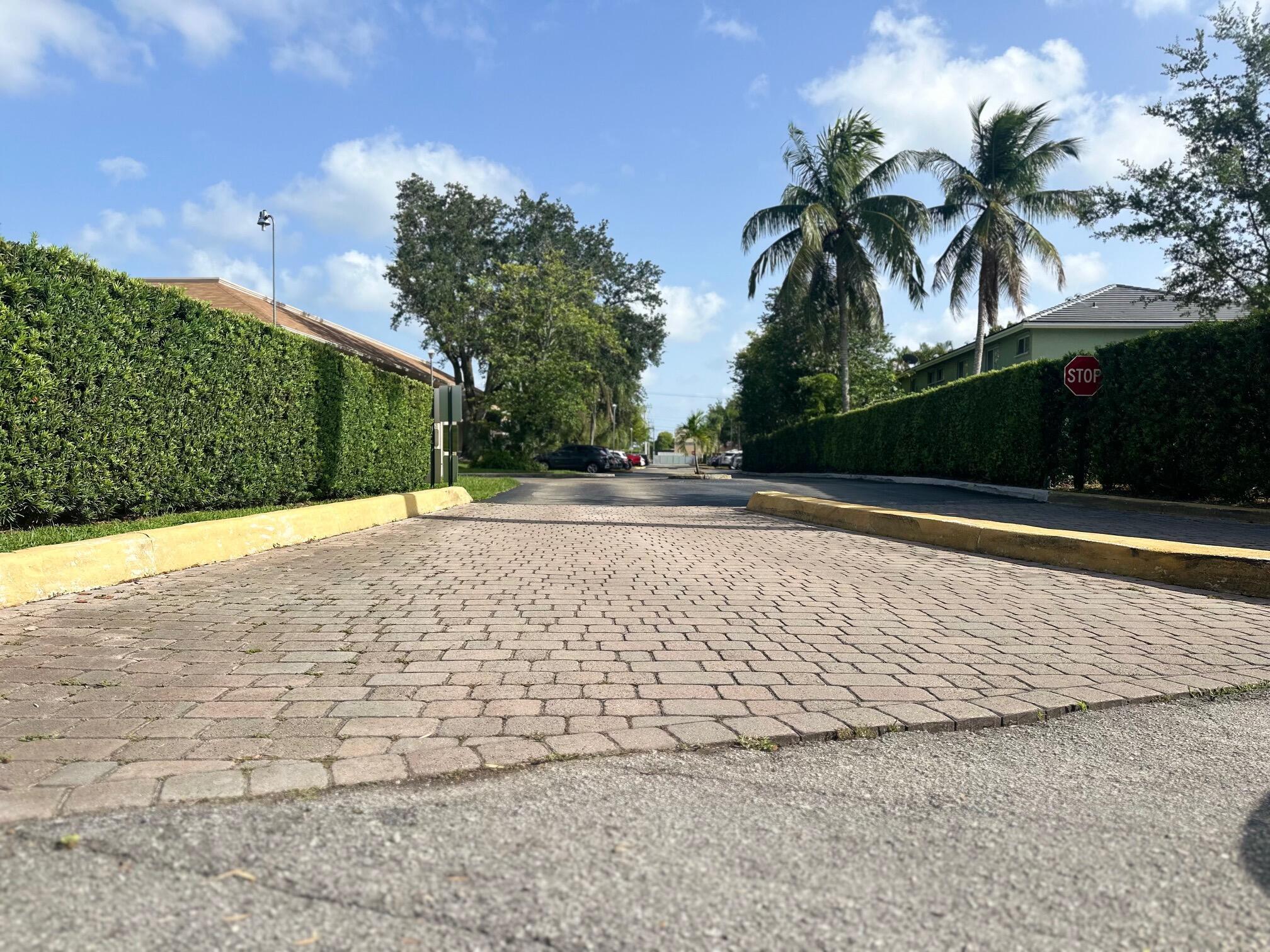 121 HIDDEN CT Road 11-C, Hollywood, FL 33023, Hollywood - Photo 3