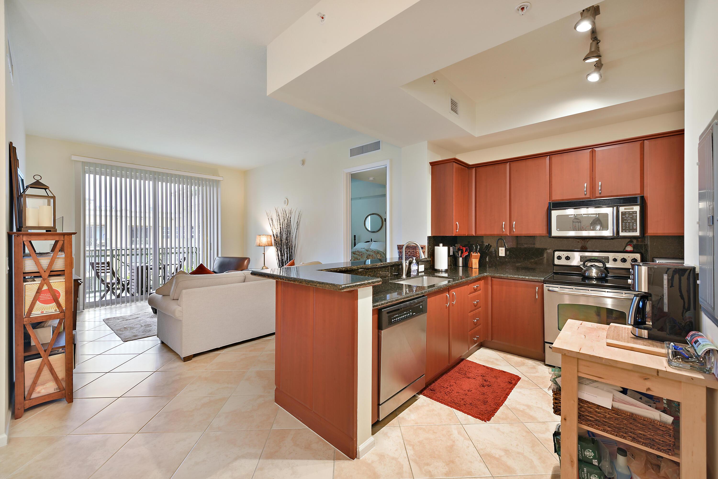 403 S SAPODILLA Avenue 817, West Palm Beach, FL 33401, West Palm Beach - Photo 2