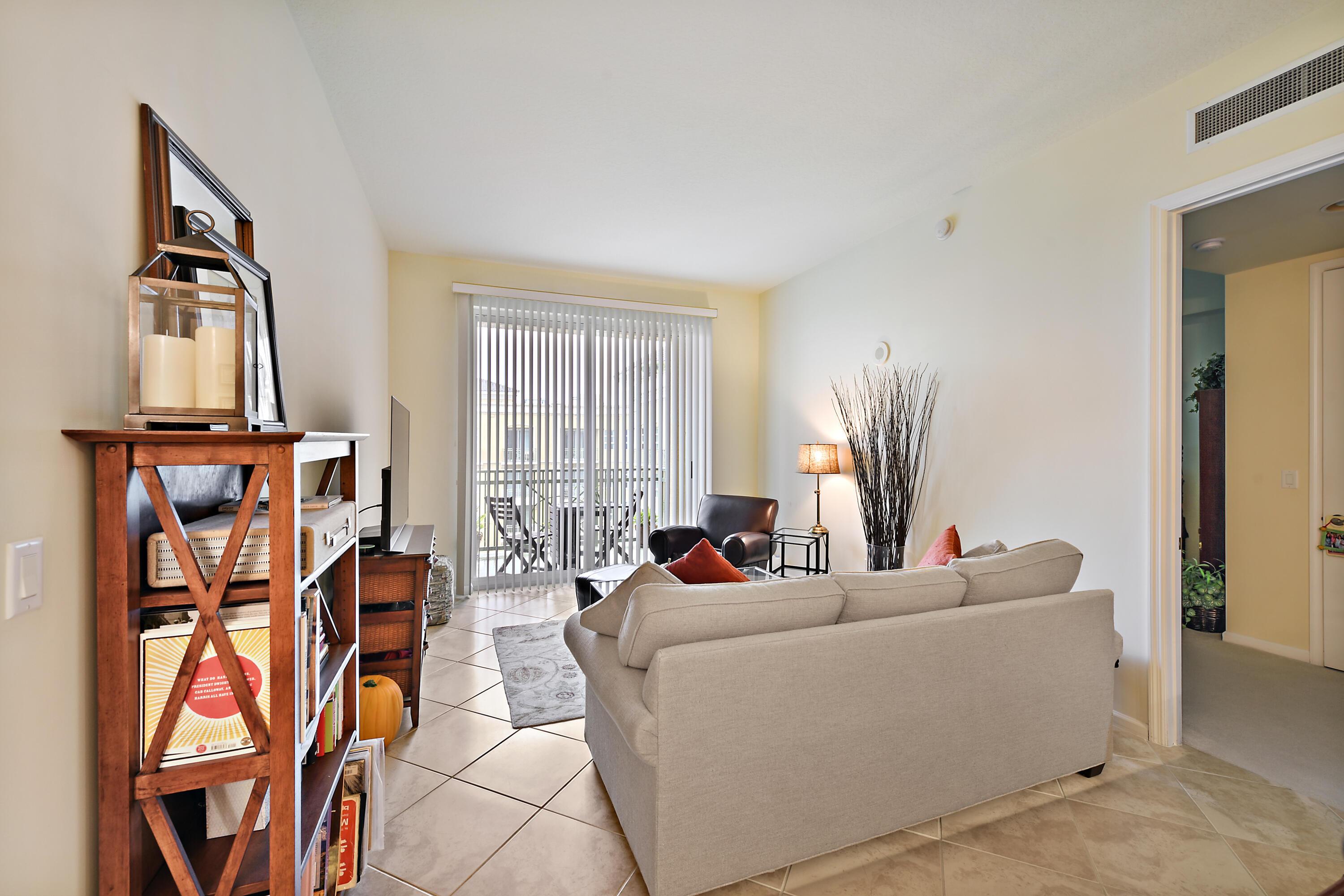 403 S SAPODILLA Avenue 817, West Palm Beach, FL 33401, West Palm Beach - Photo 3