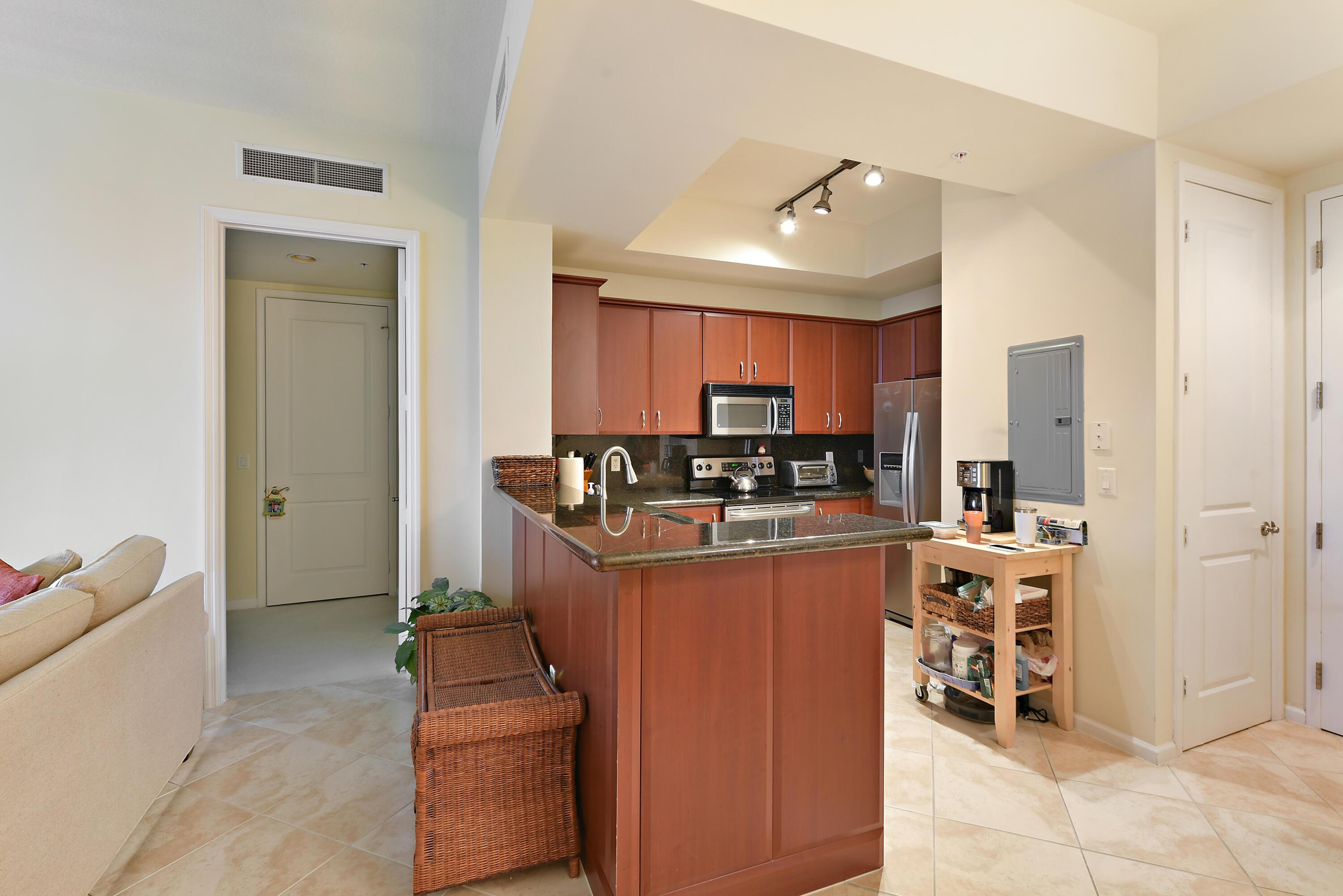 403 S SAPODILLA Avenue 817, West Palm Beach, FL 33401, West Palm Beach - Photo 5