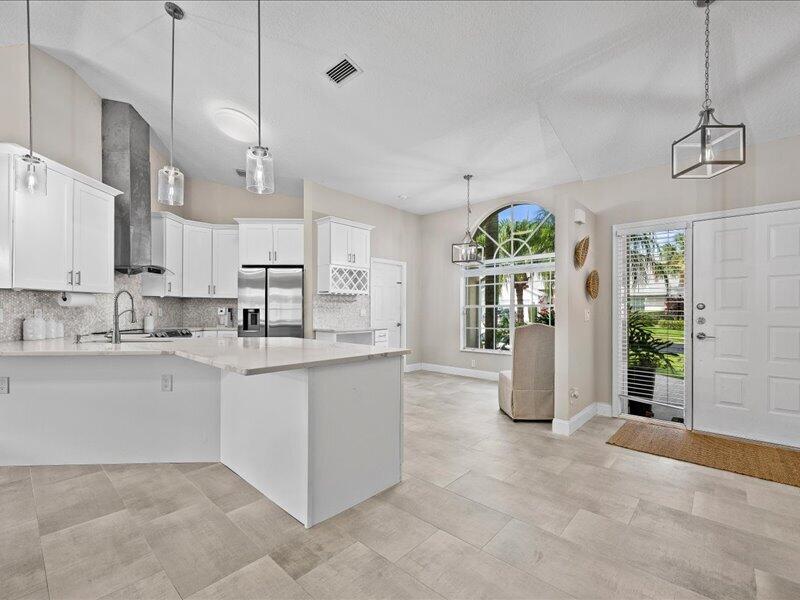 237 MOCCASIN Trail W, Jupiter, FL 33458, Jupiter - Photo 2
