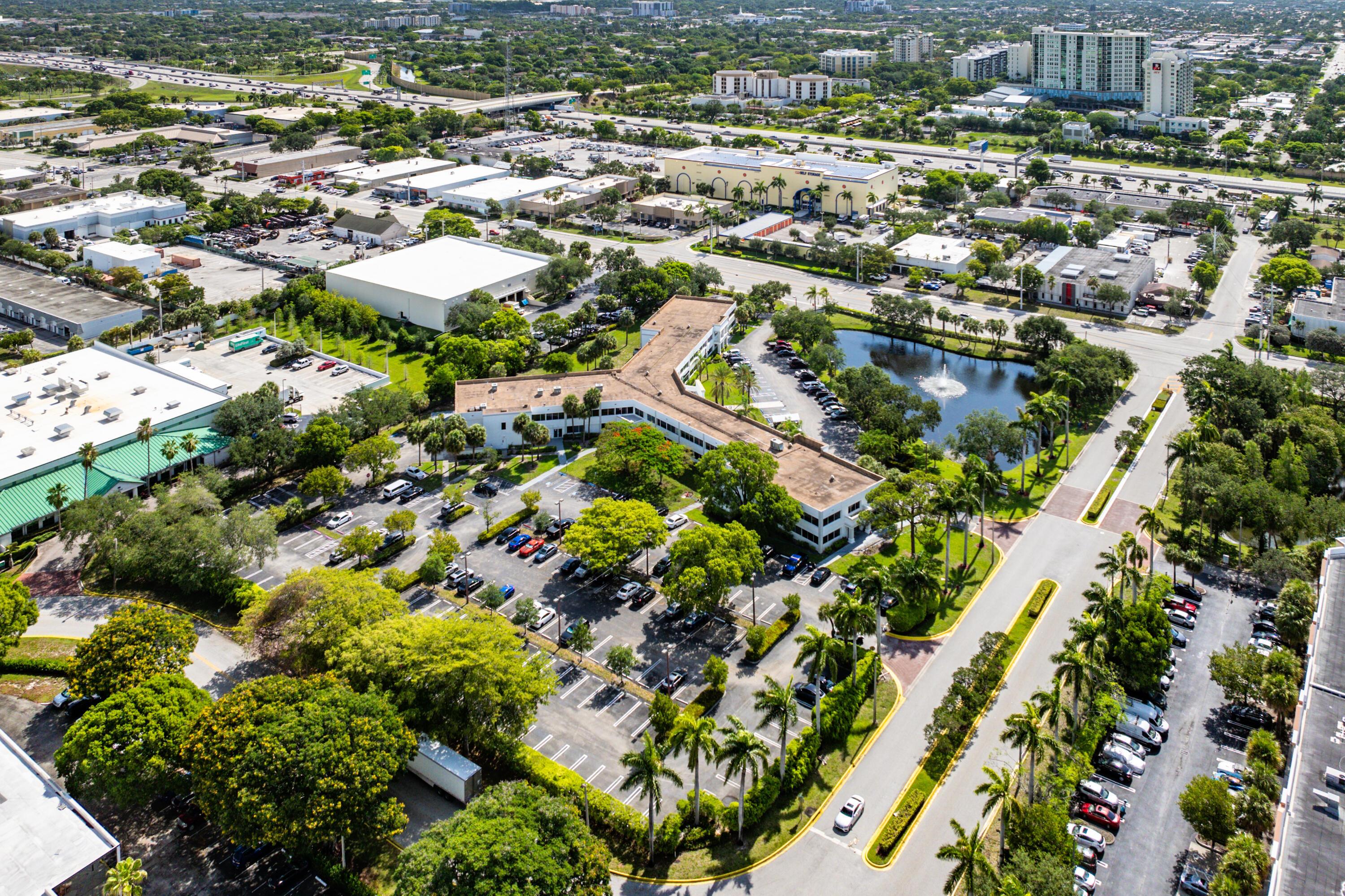555 SW 12th Avenue 106, Pompano Beach, FL 33069, Pompano Beach - Photo 2