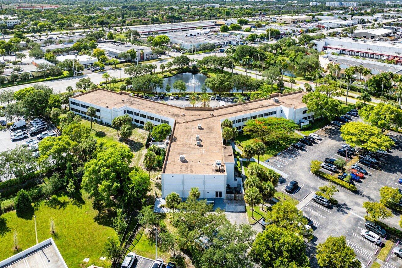 555 SW 12th Avenue 206, Pompano Beach, FL 33069, Pompano Beach - Photo 4