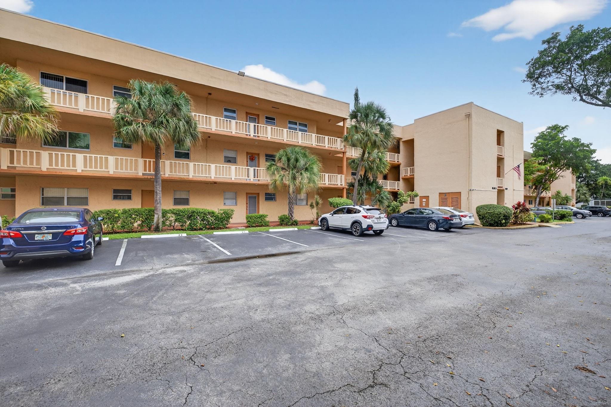 8400 LAGOS DE CAMPO Boulevard 303, Tamarac, FL 33321, Tamarac