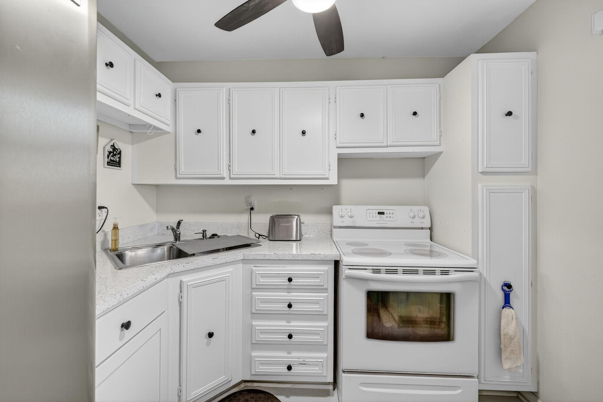 8400 LAGOS DE CAMPO Boulevard 303, Tamarac, FL 33321, Tamarac - Photo 5