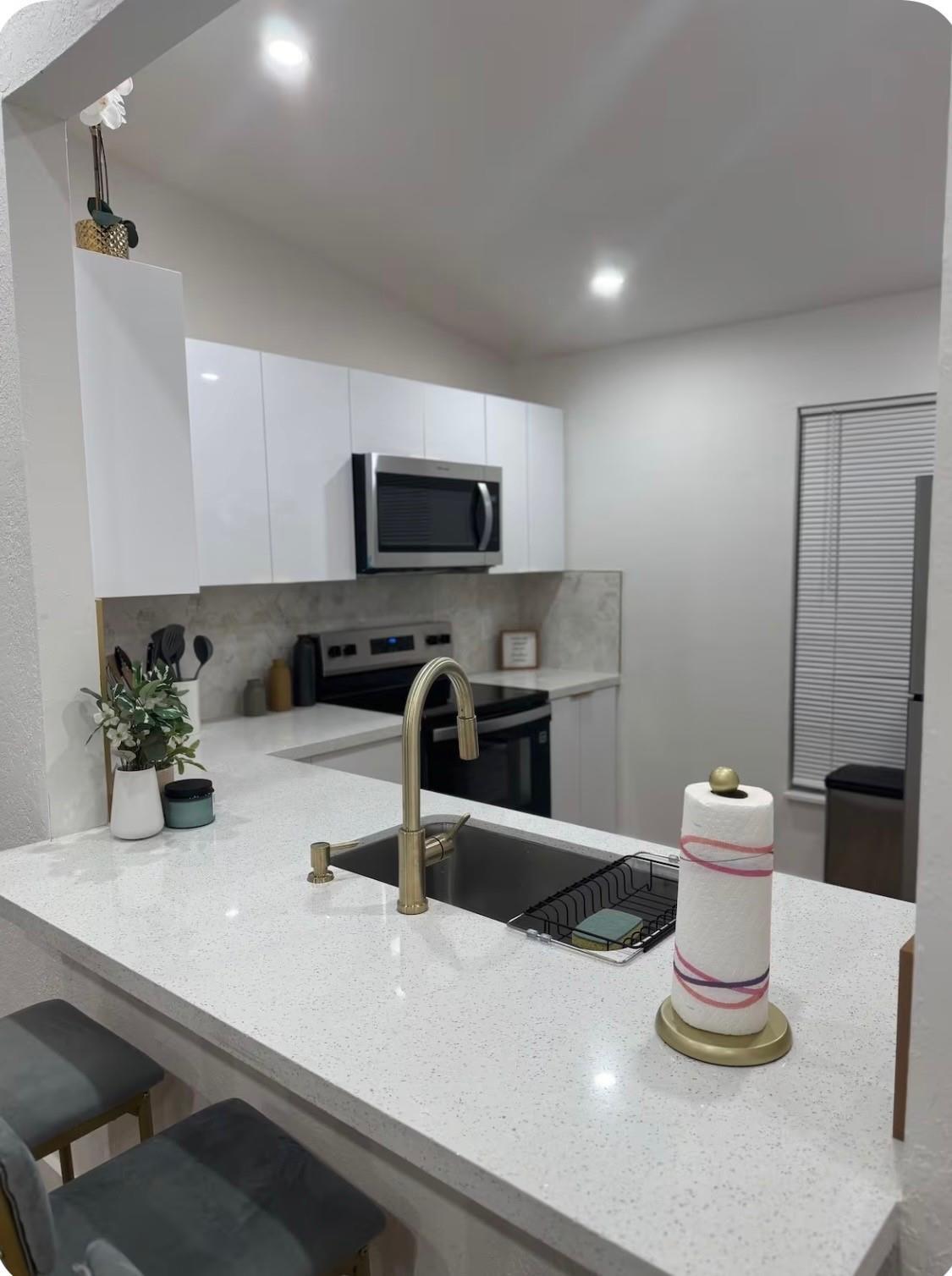 3007 NW 204th Terrace, Miami Gardens, FL 33056, Miami Gardens - Photo 2