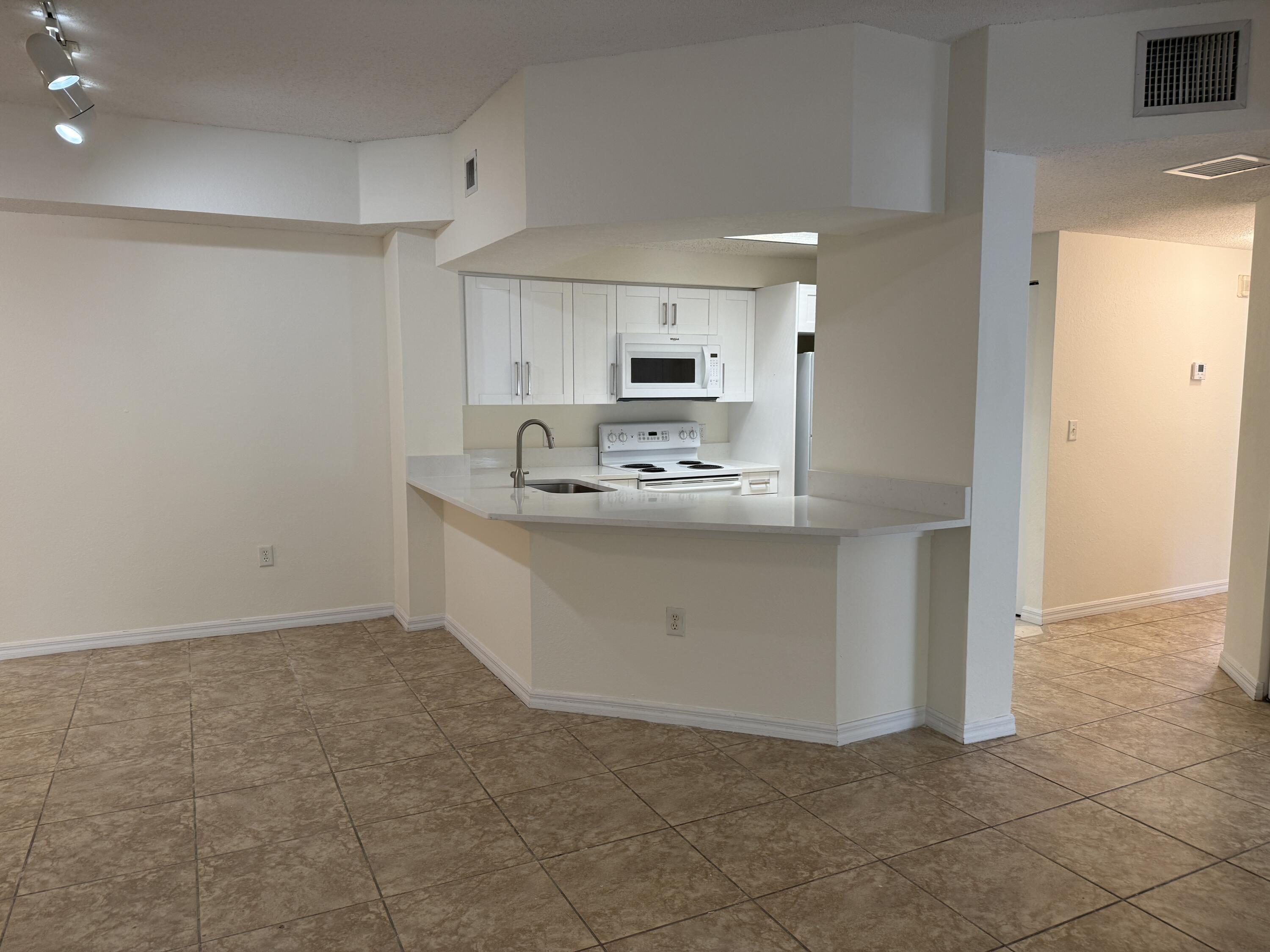 3020 Alcazar Place 303, Palm Beach Gardens, FL 33410, Palm Beach Gardens - Photo 3