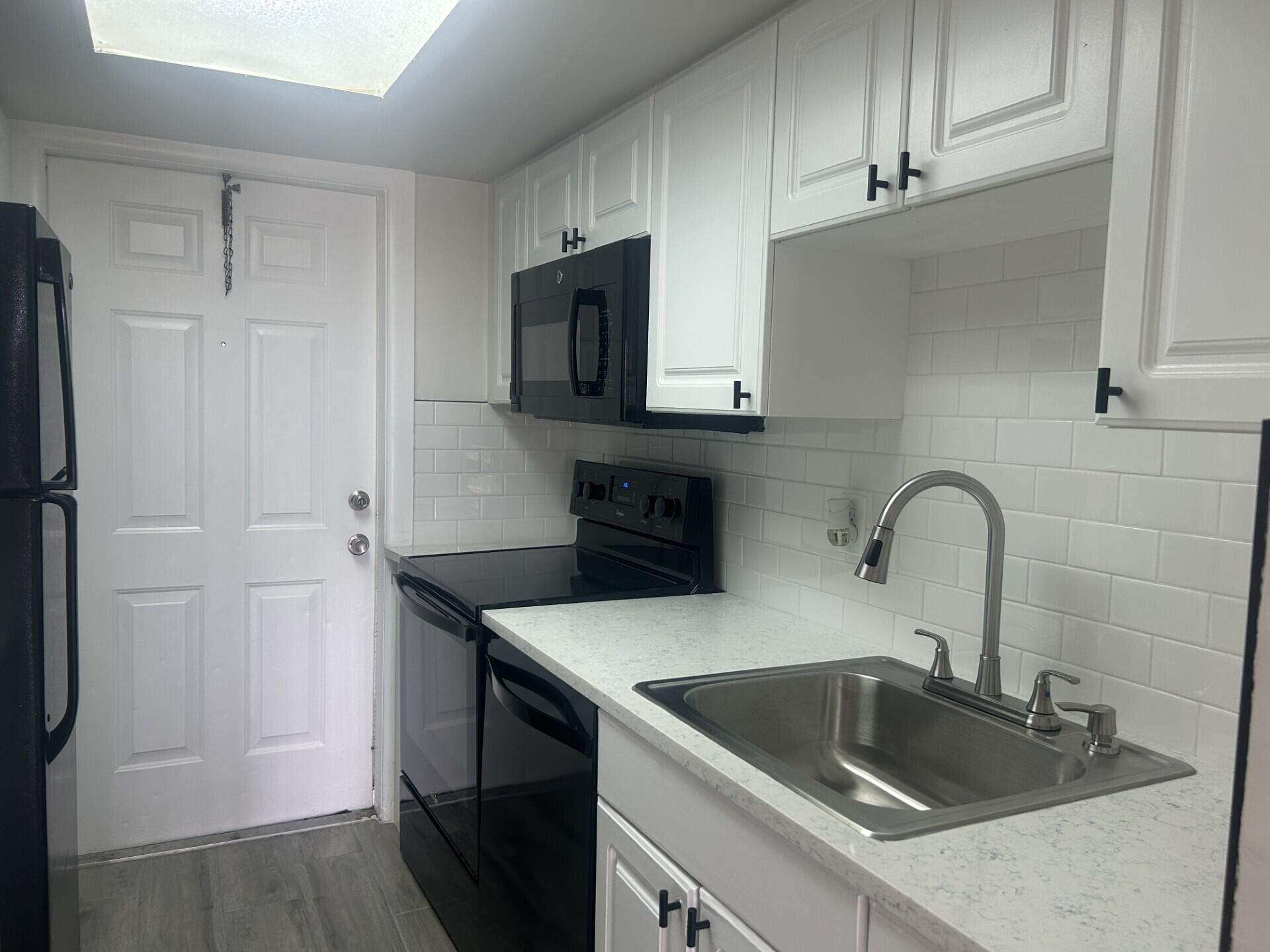 1500 Crescent Circle B211, Lake Park, FL 33403, Lake Park - Photo 3