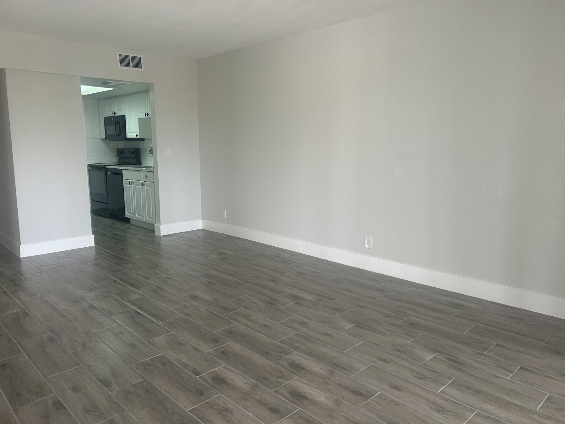1500 Crescent Circle B211, Lake Park, FL 33403, Lake Park - Photo 4