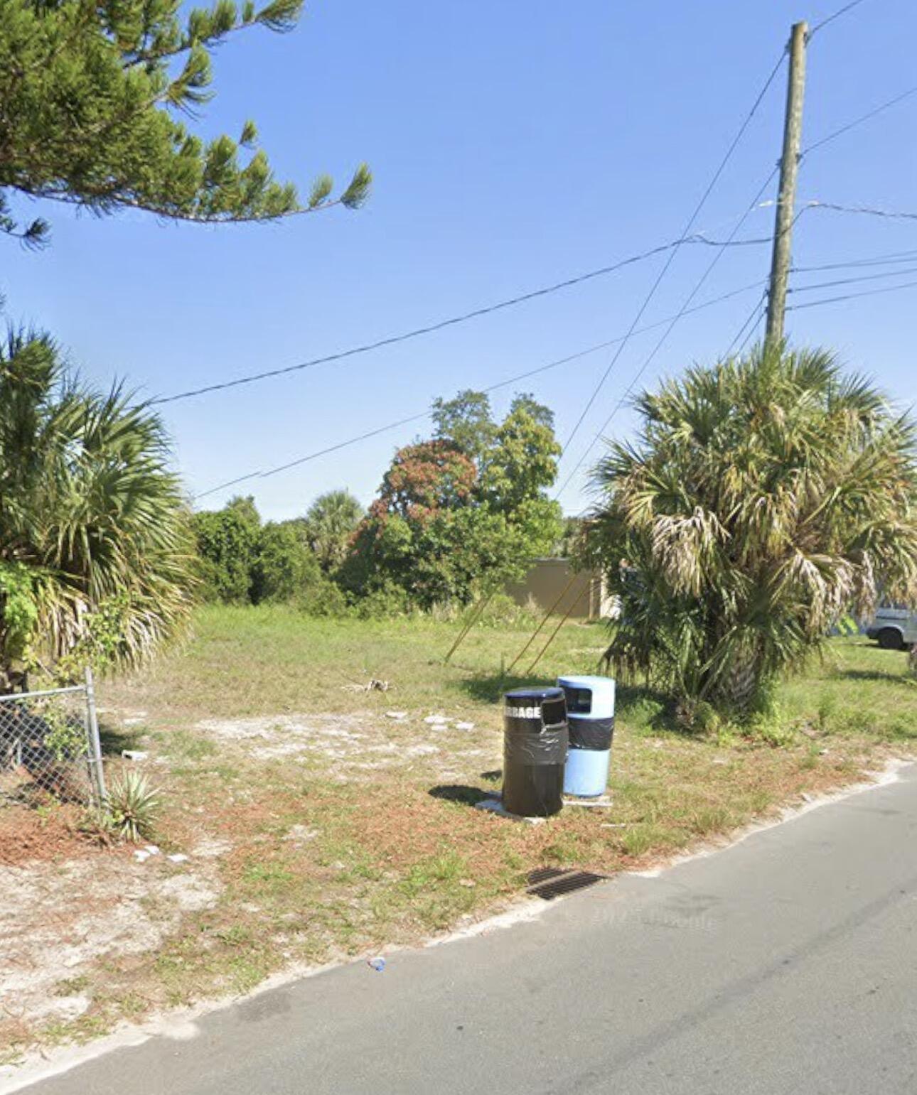833 SE TARPON Avenue, Stuart, FL 34994, Stuart - Photo 4