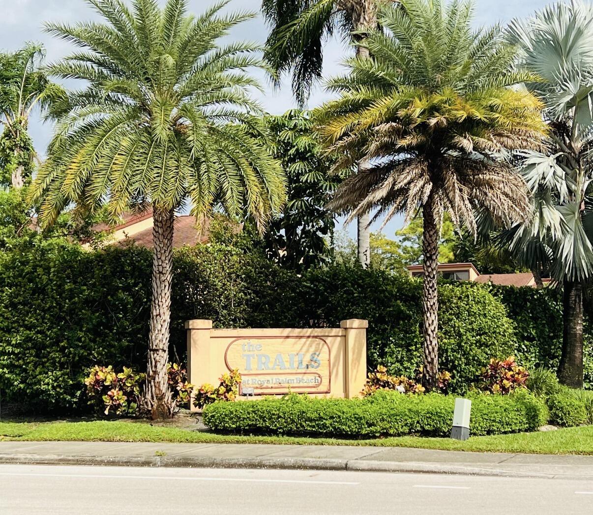 206 Lakeview Drive E, Royal Palm Beach, FL 33411, Royal Palm Beach - Photo 2