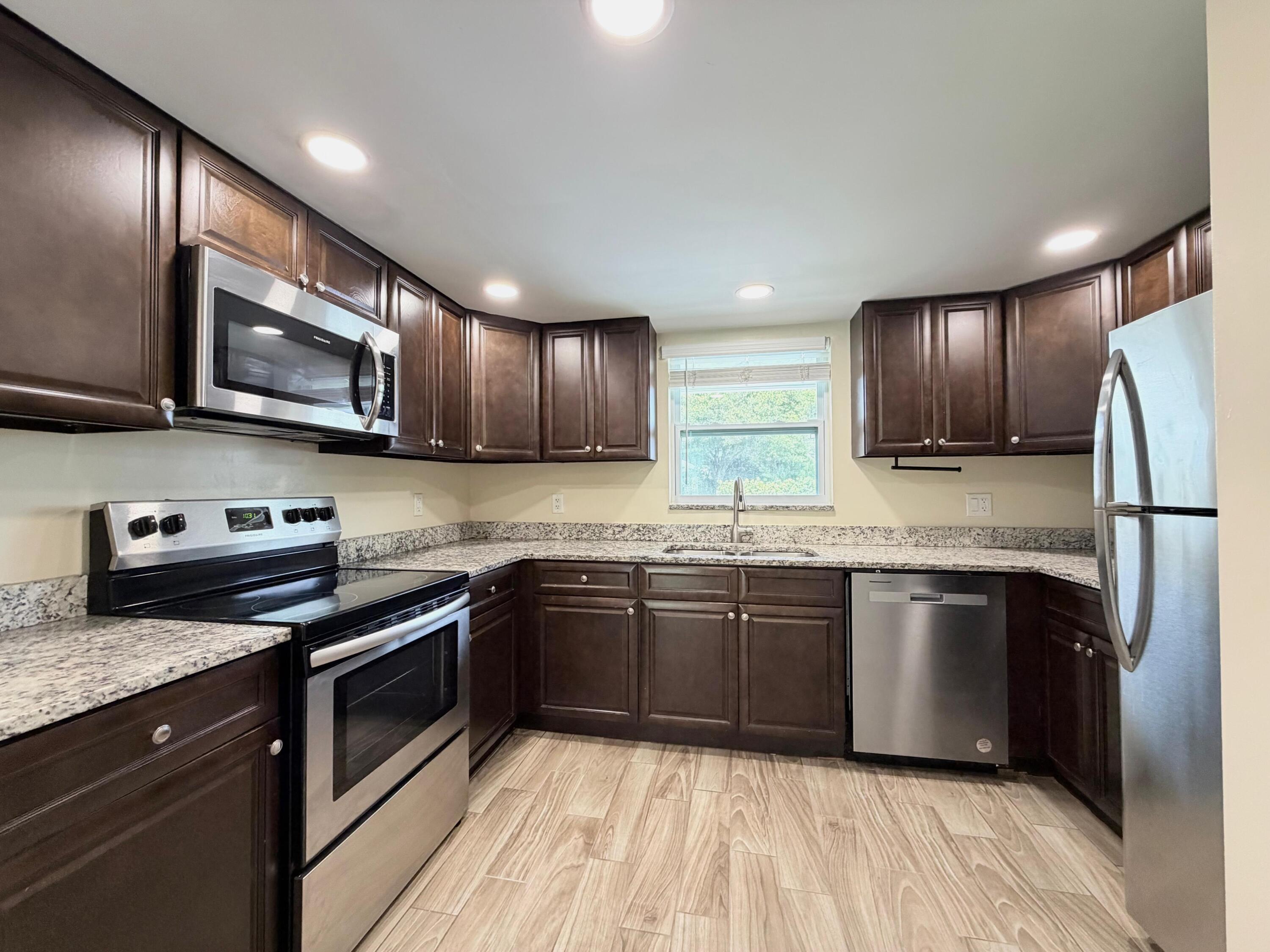 3794 SE County Line Road 102, Jupiter, FL 33469, Jupiter - Photo 2