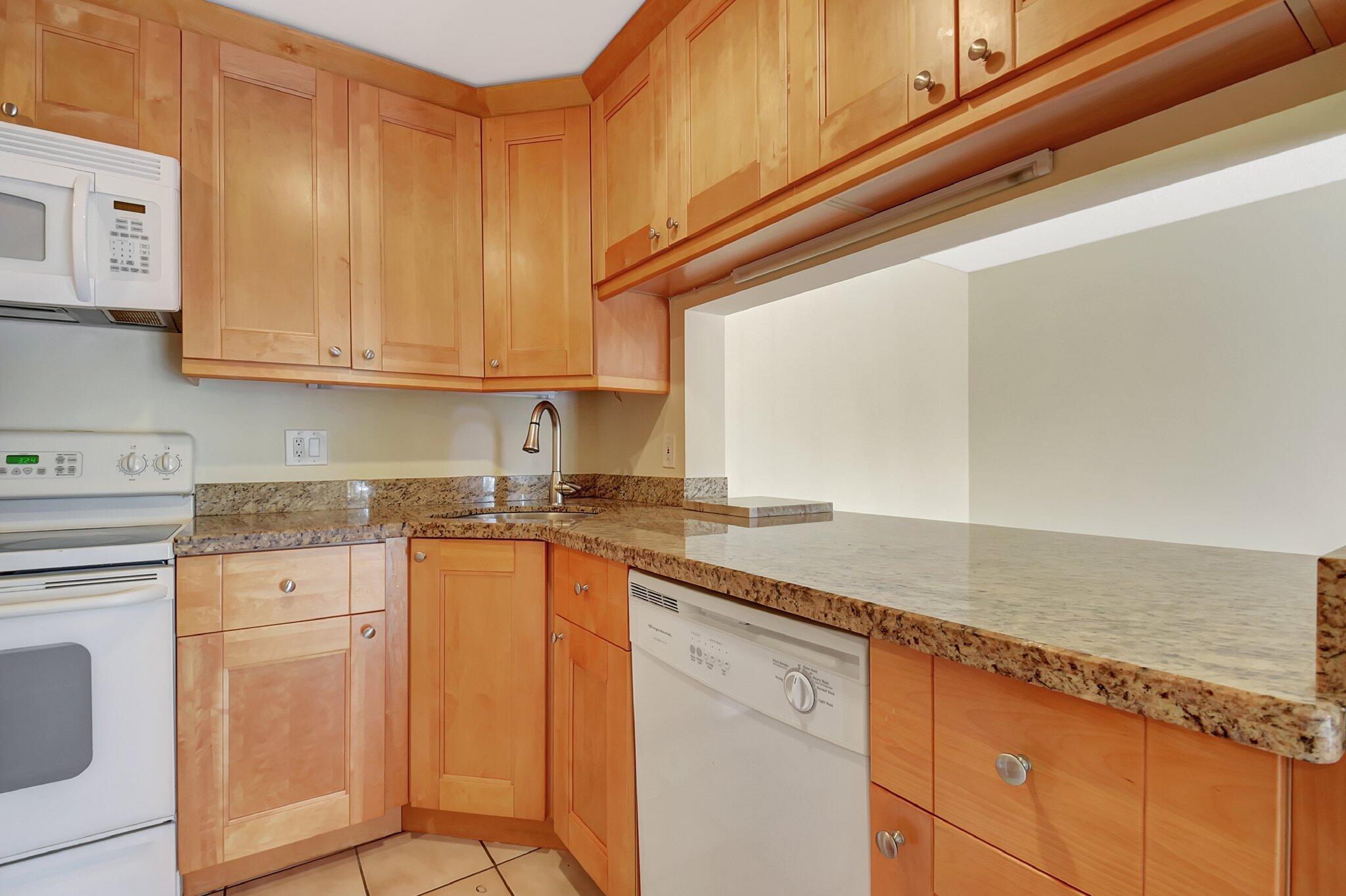 616 SEA PINE Way C2, Greenacres, FL 33415, Greenacres - Photo 4