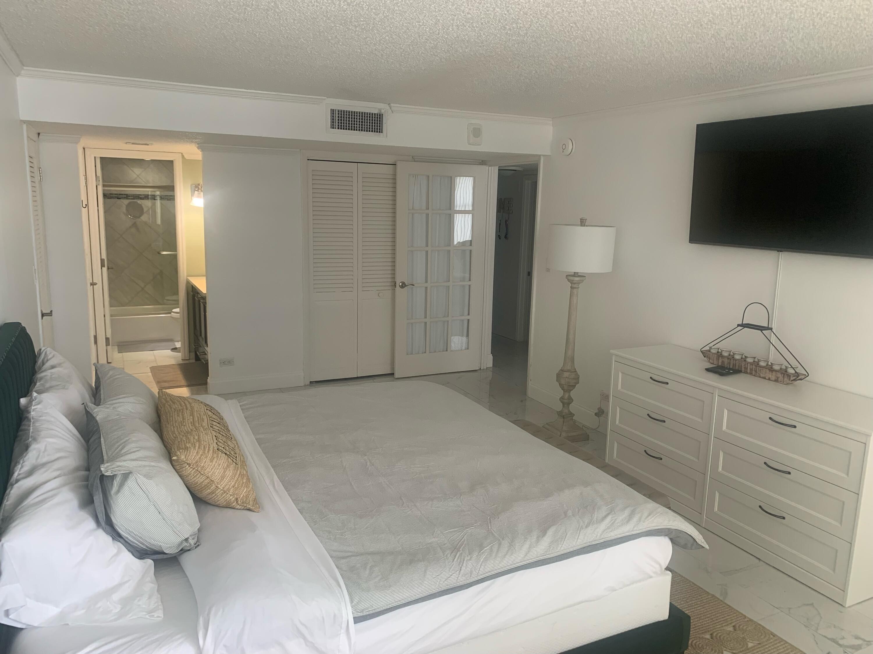 6039 COLLINS Avenue 1722, Miami Beach, FL 33140, Miami Beach - Photo 4