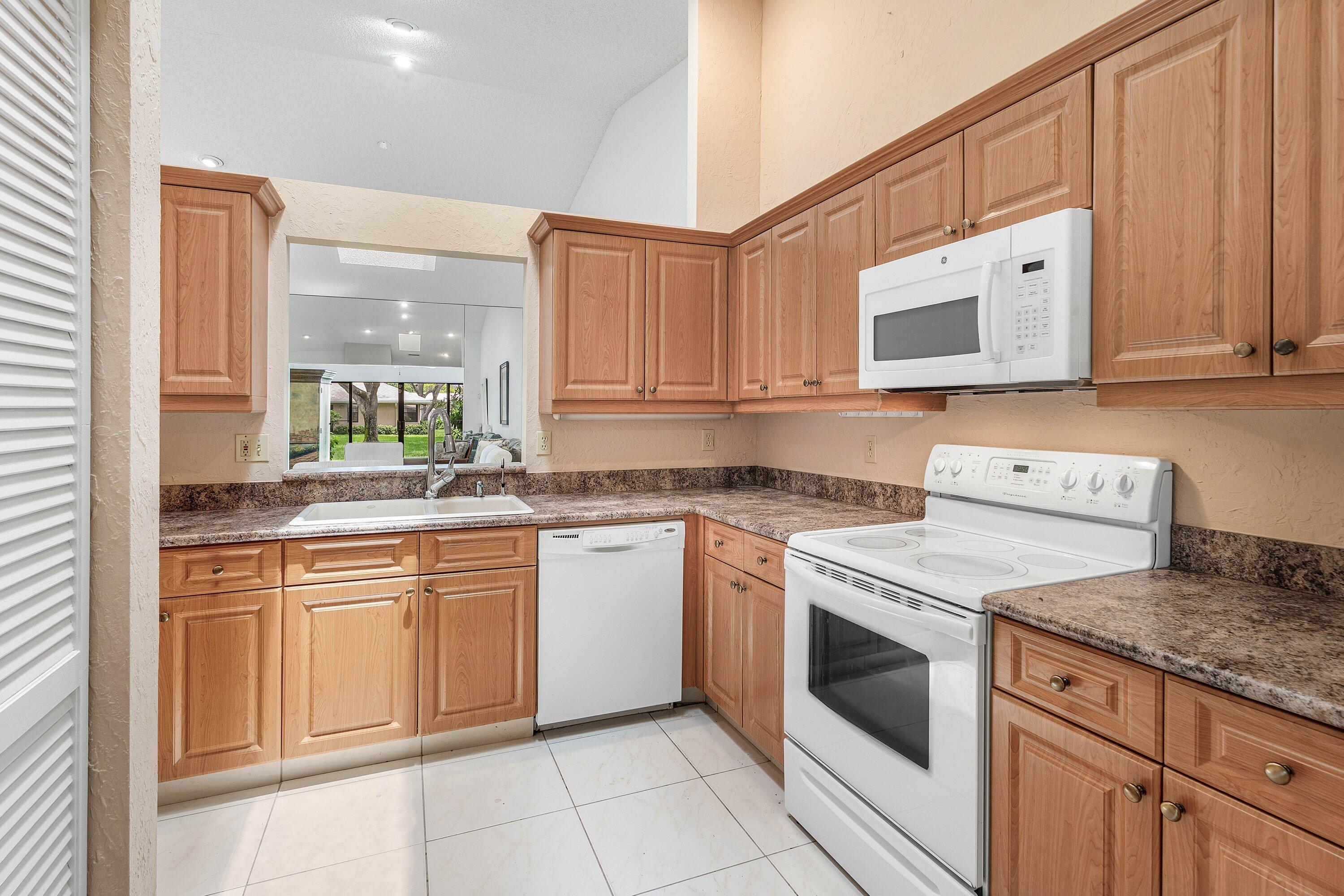 8271 SUN LAKE Drive, Boca Raton, FL 33496, Boca Raton - Photo 4