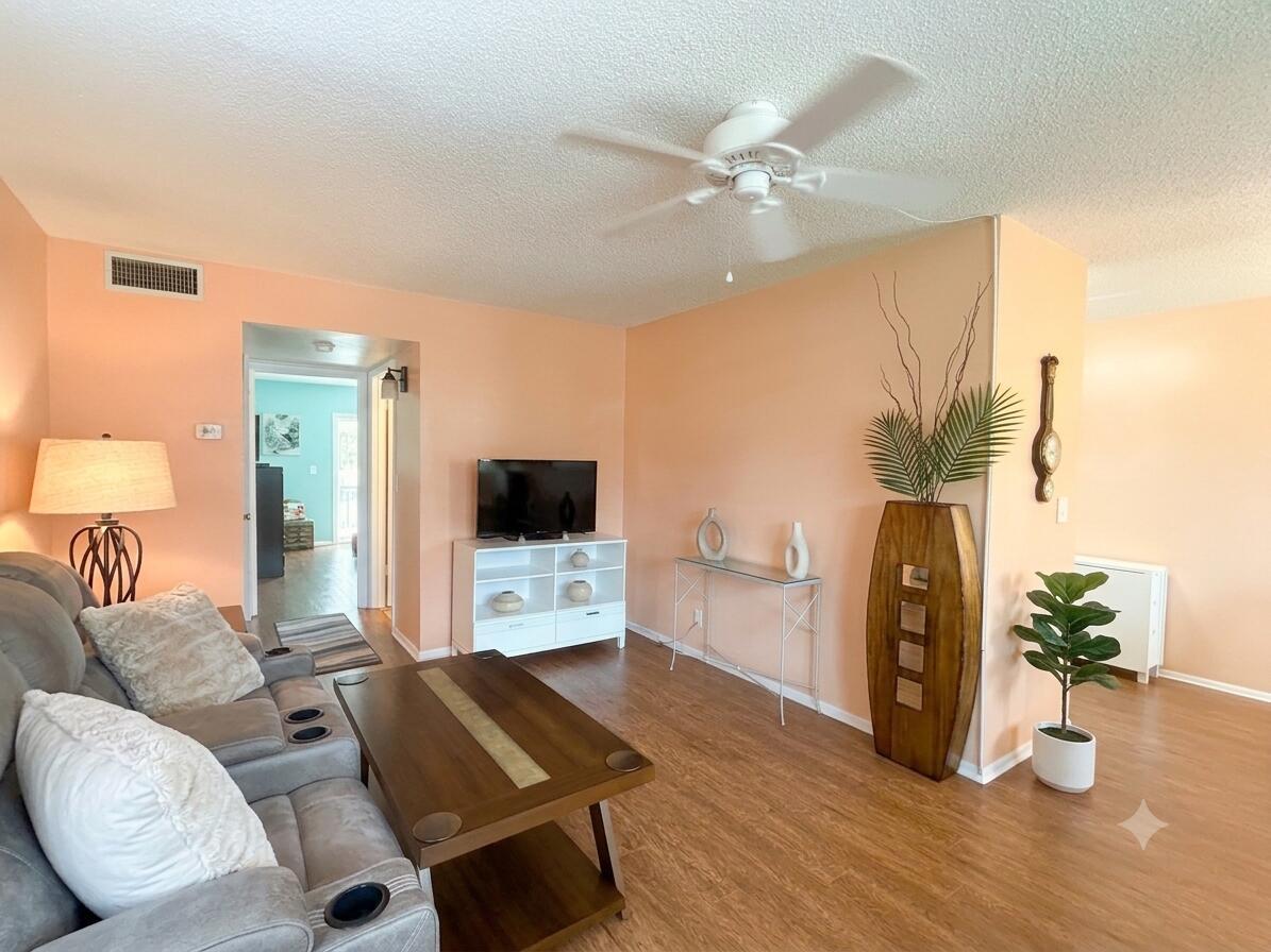 28 PINE ARBOR 105, Vero Beach, FL 32962, Vero Beach