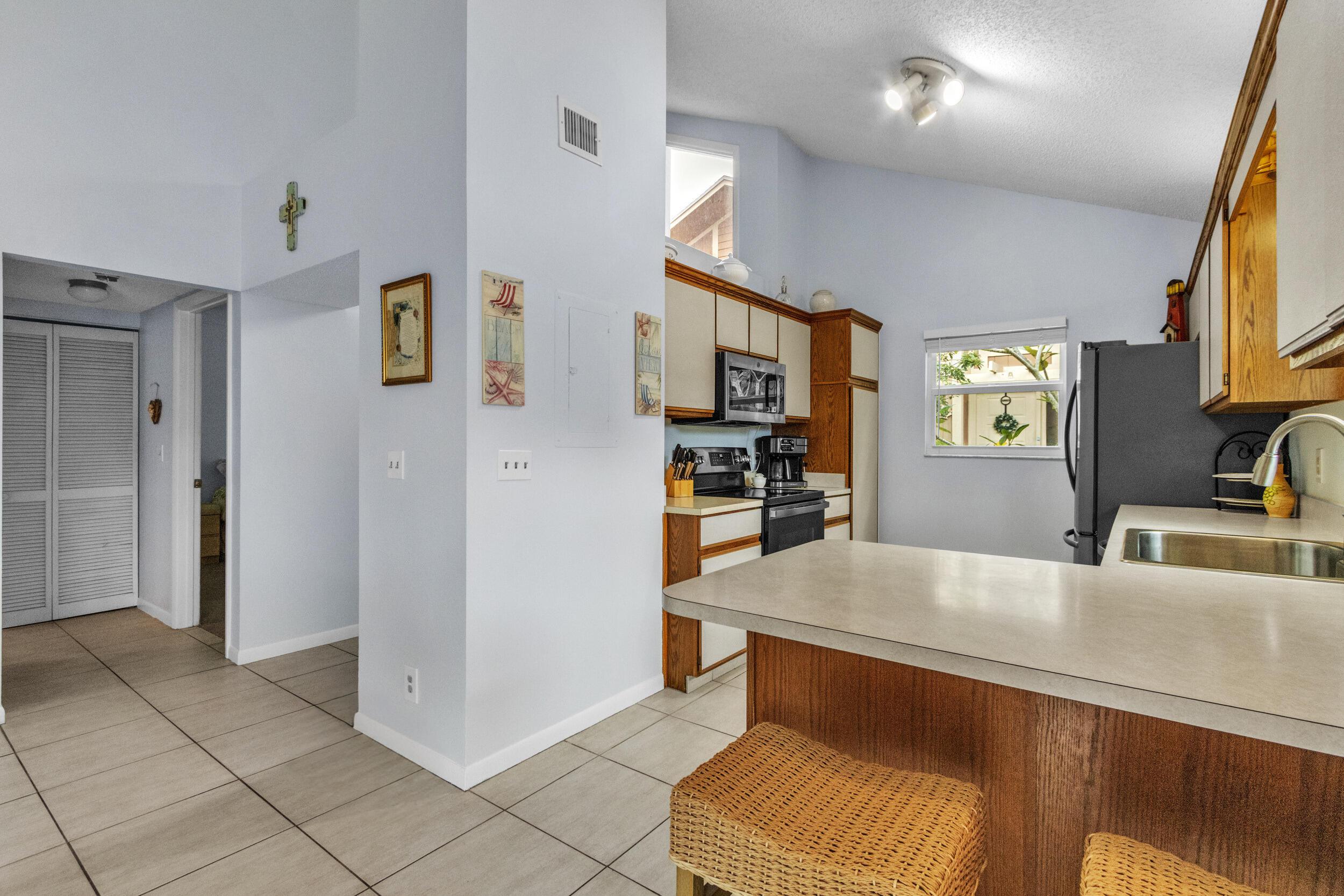 111 Maplecrest Circle, Jupiter, FL 33458, Jupiter - Photo 3