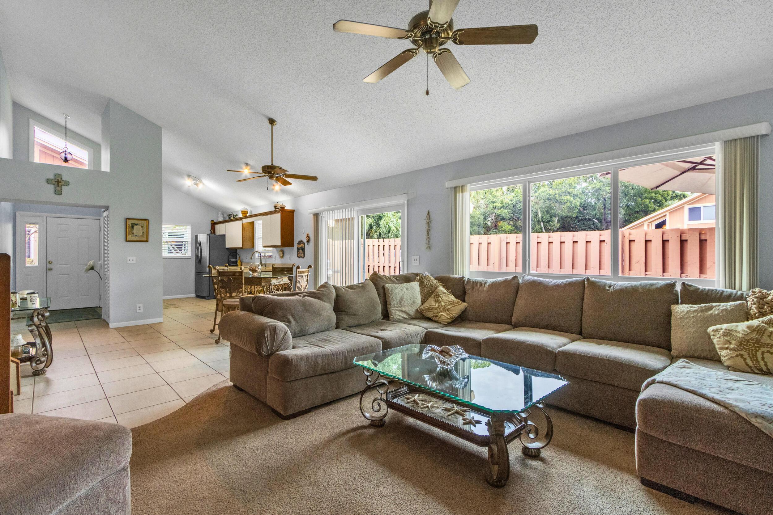 111 Maplecrest Circle, Jupiter, FL 33458, Jupiter - Photo 4