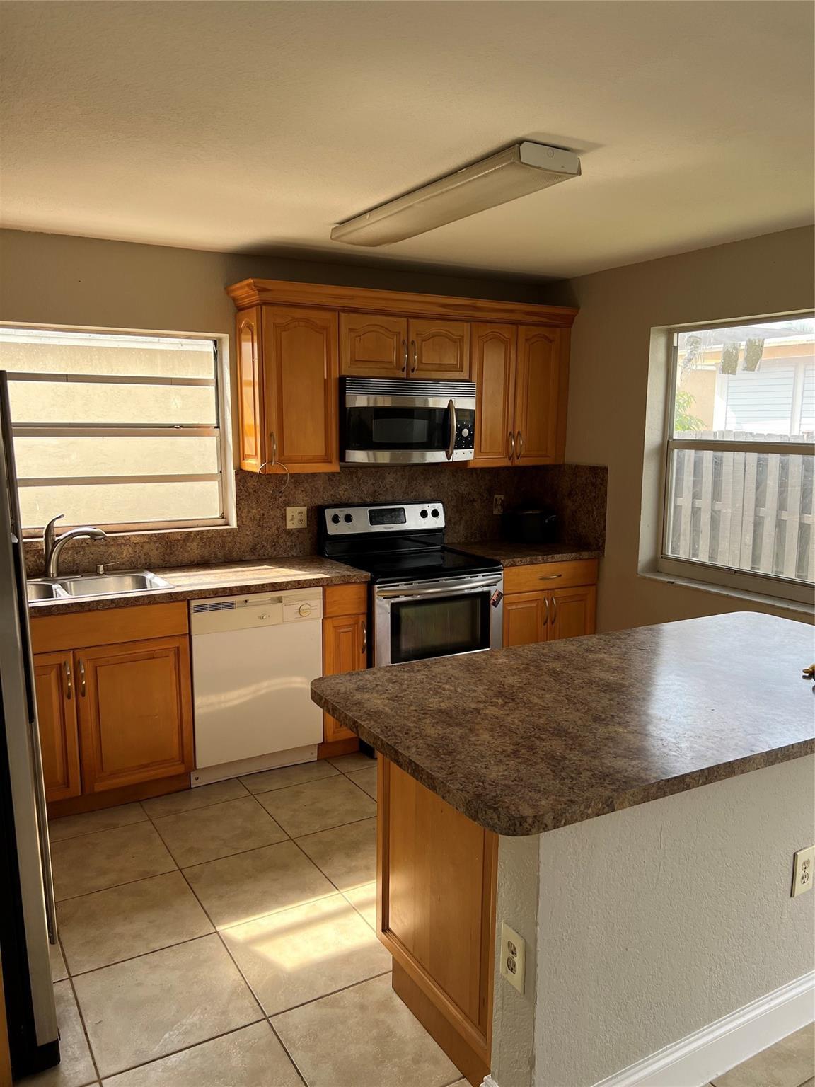 8265 NW 192nd Terrace, Hialeah, FL 33015, Hialeah - Photo 3
