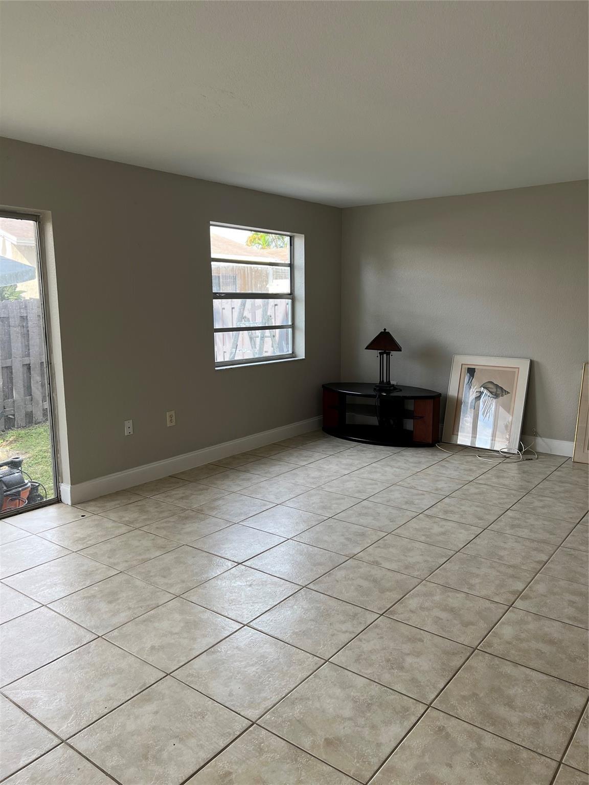 8265 NW 192nd Terrace, Hialeah, FL 33015, Hialeah - Photo 5