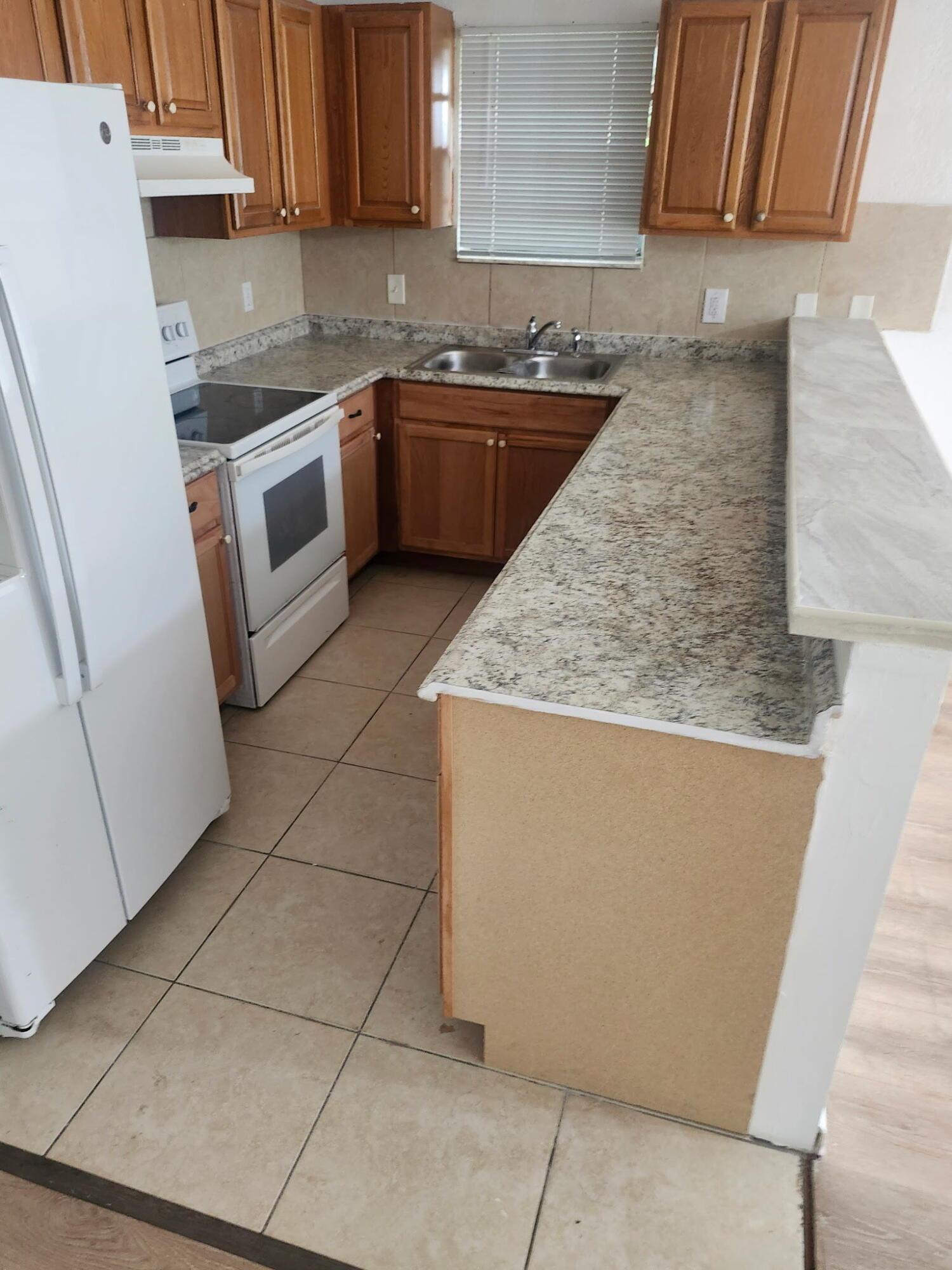 1669 W 27th Street B, Riviera Beach, FL 33404, Riviera Beach - Photo 2