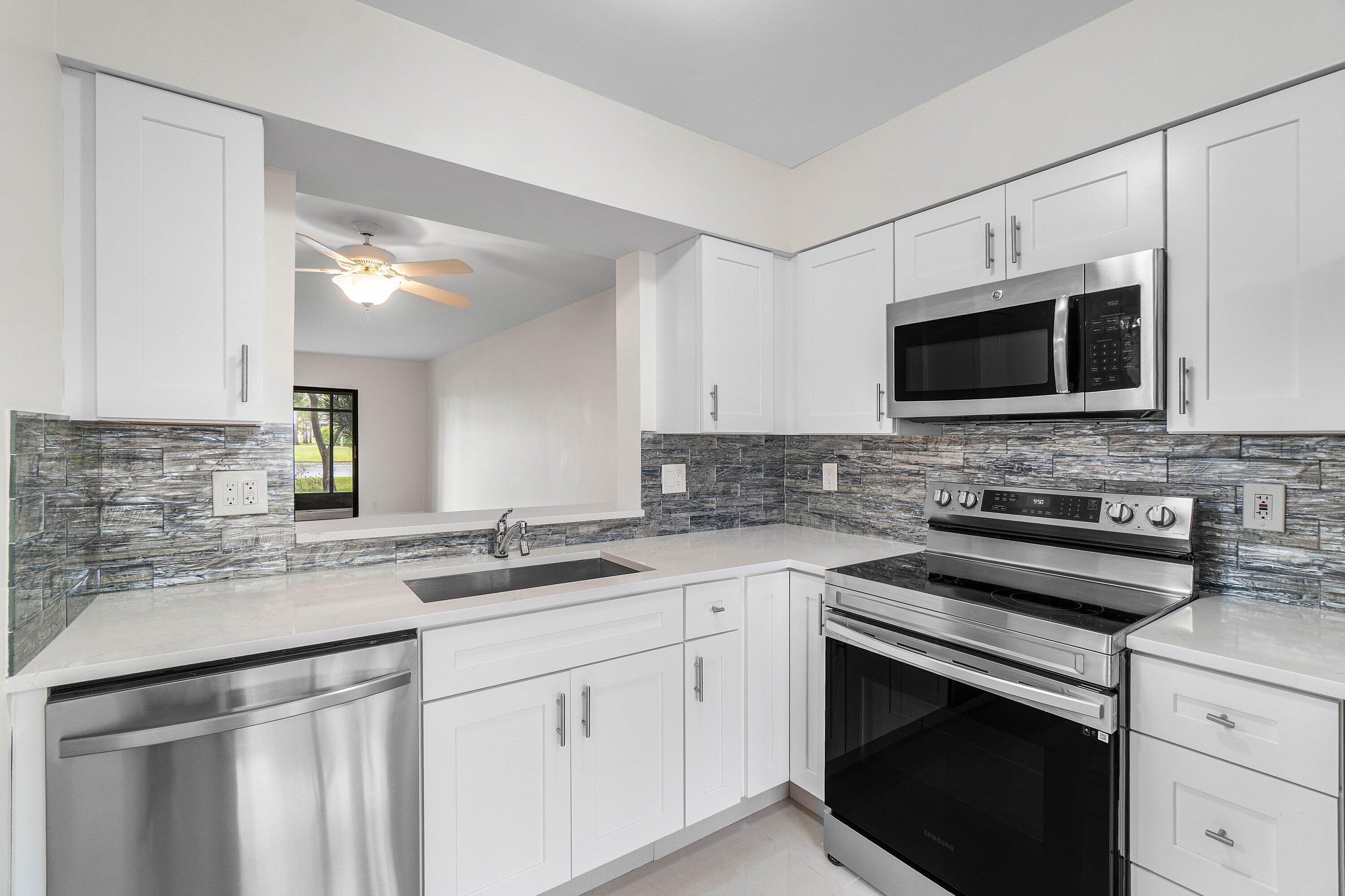 7290 KINGHURST Drive 106, Delray Beach, FL 33446, Delray Beach - Photo 4