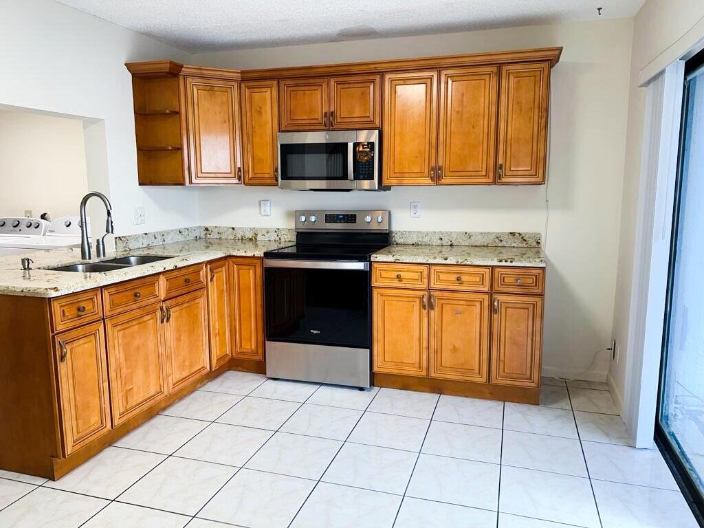 3094 BERMWOOD Lane 237, Hollywood, FL 33021, Hollywood - Photo 4