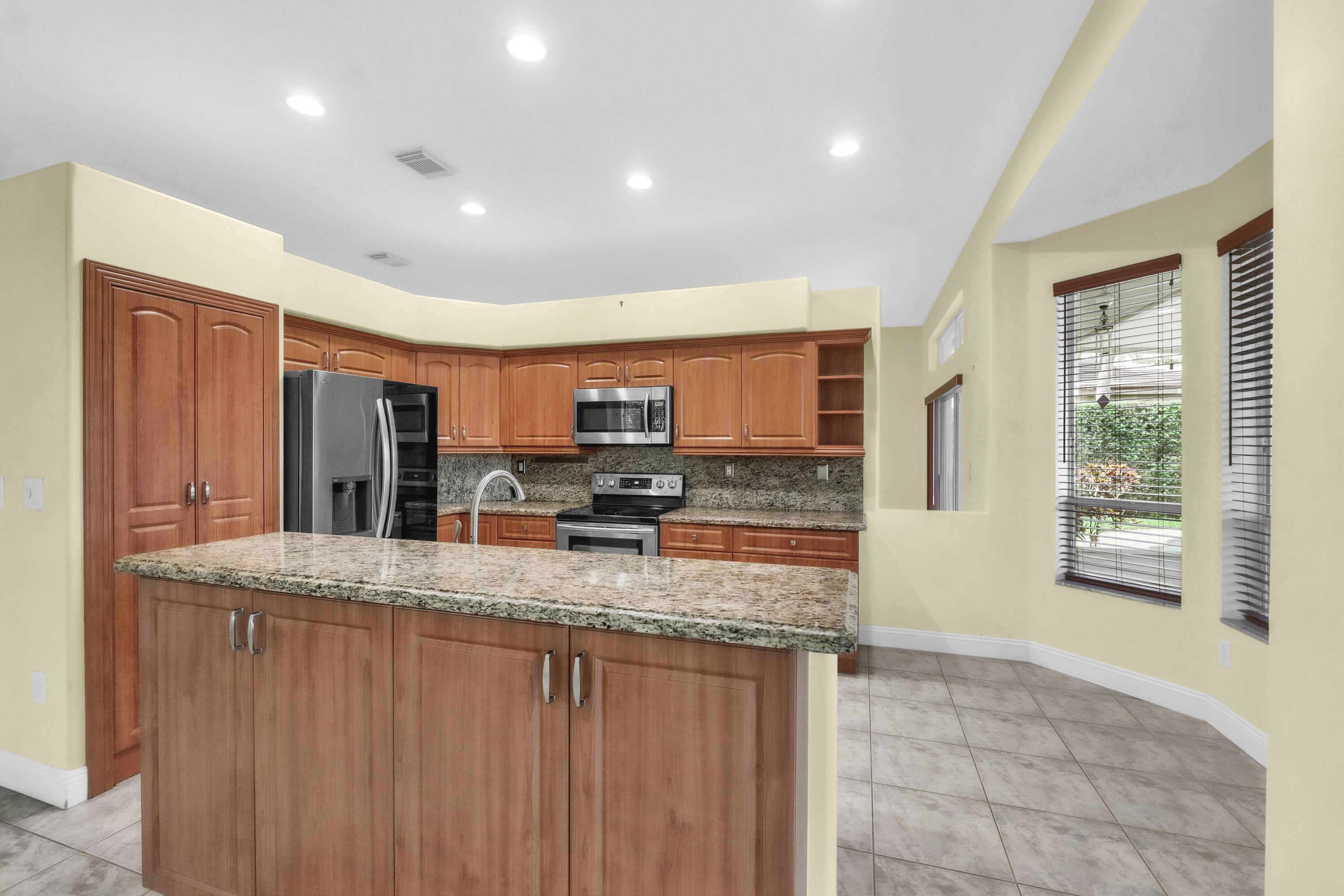 2325 NW 186th Avenue, Pembroke Pines, FL 33029, Pembroke Pines - Photo 5