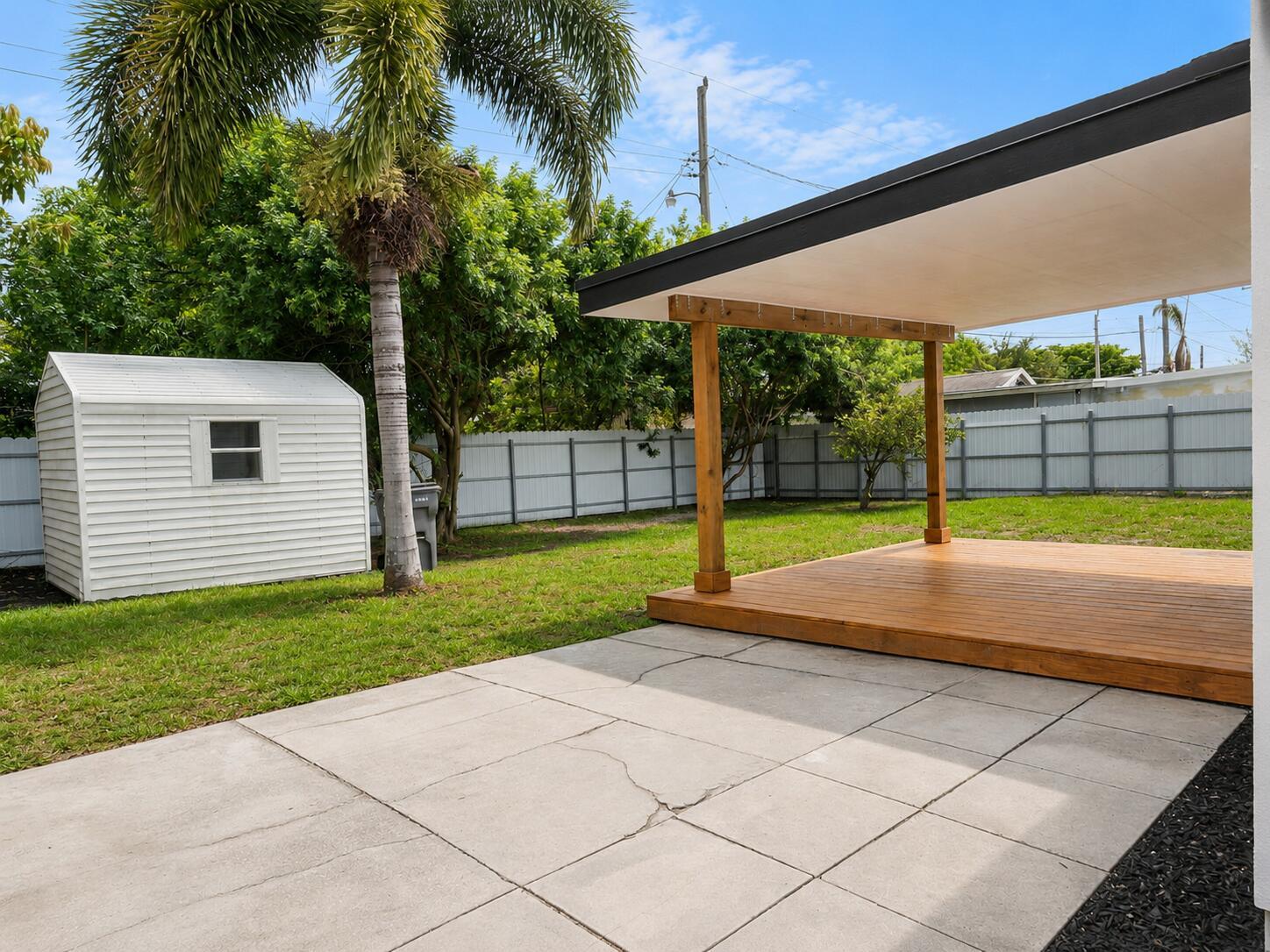 2013 Longwood Road, West Palm Beach, FL 33409, West Palm Beach - Photo 2